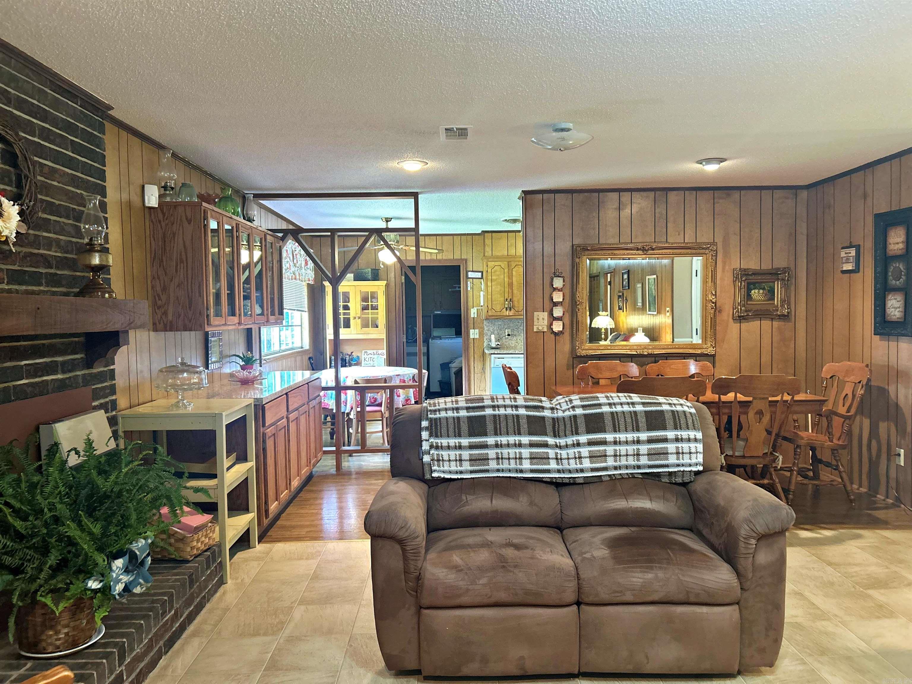 2709 Lynwood Drive