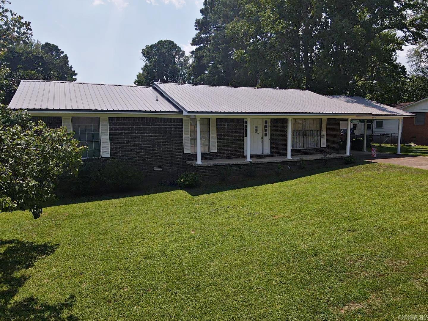 2709 Lynwood Drive