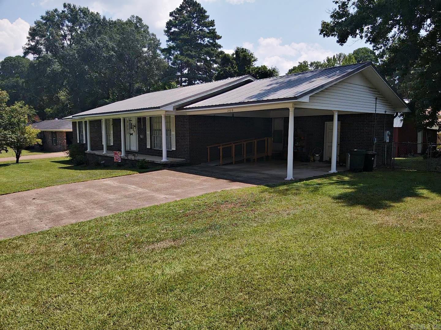 2709 Lynwood Drive