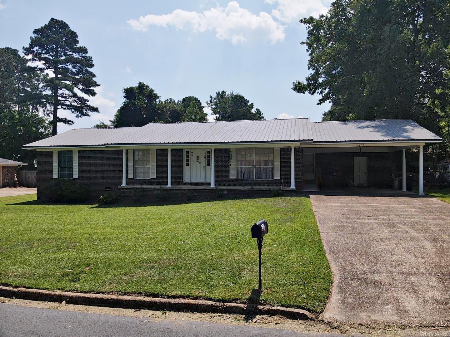 2709 Lynwood Drive