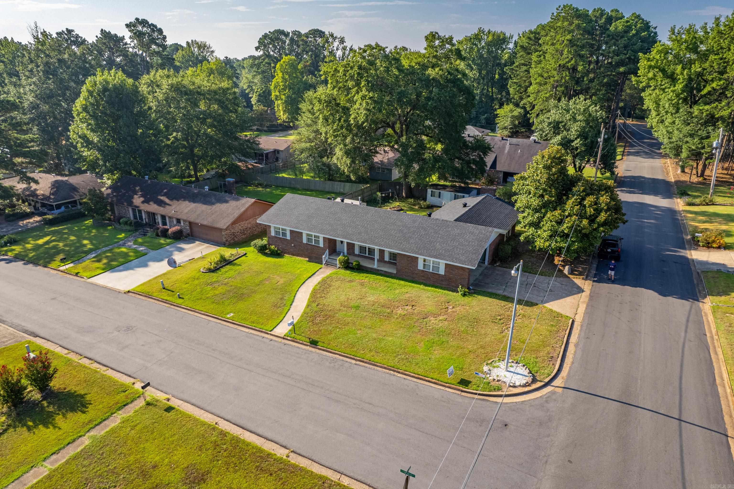 2717 Lynwood Drive