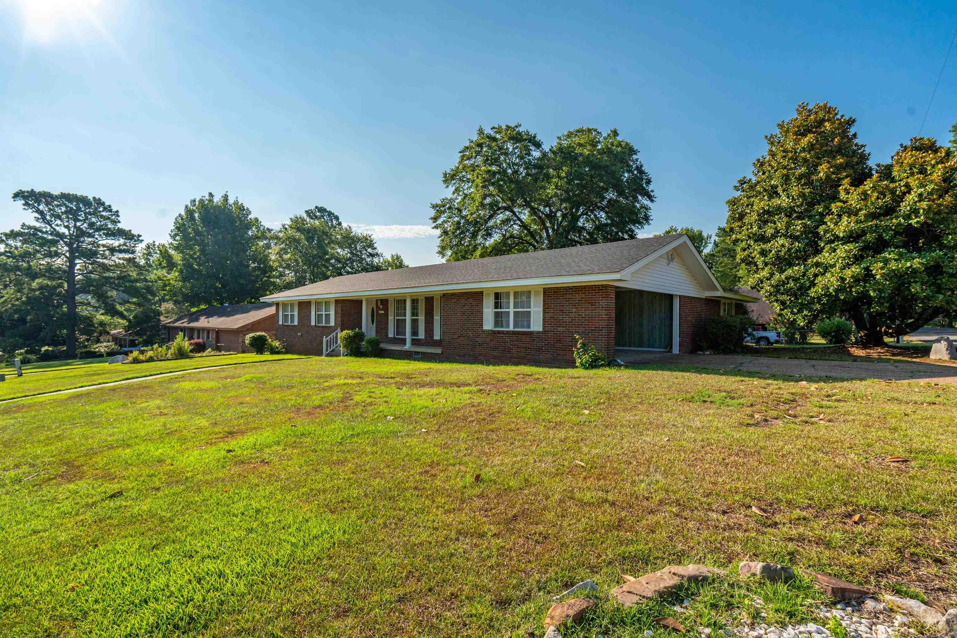 2717 Lynwood Drive
