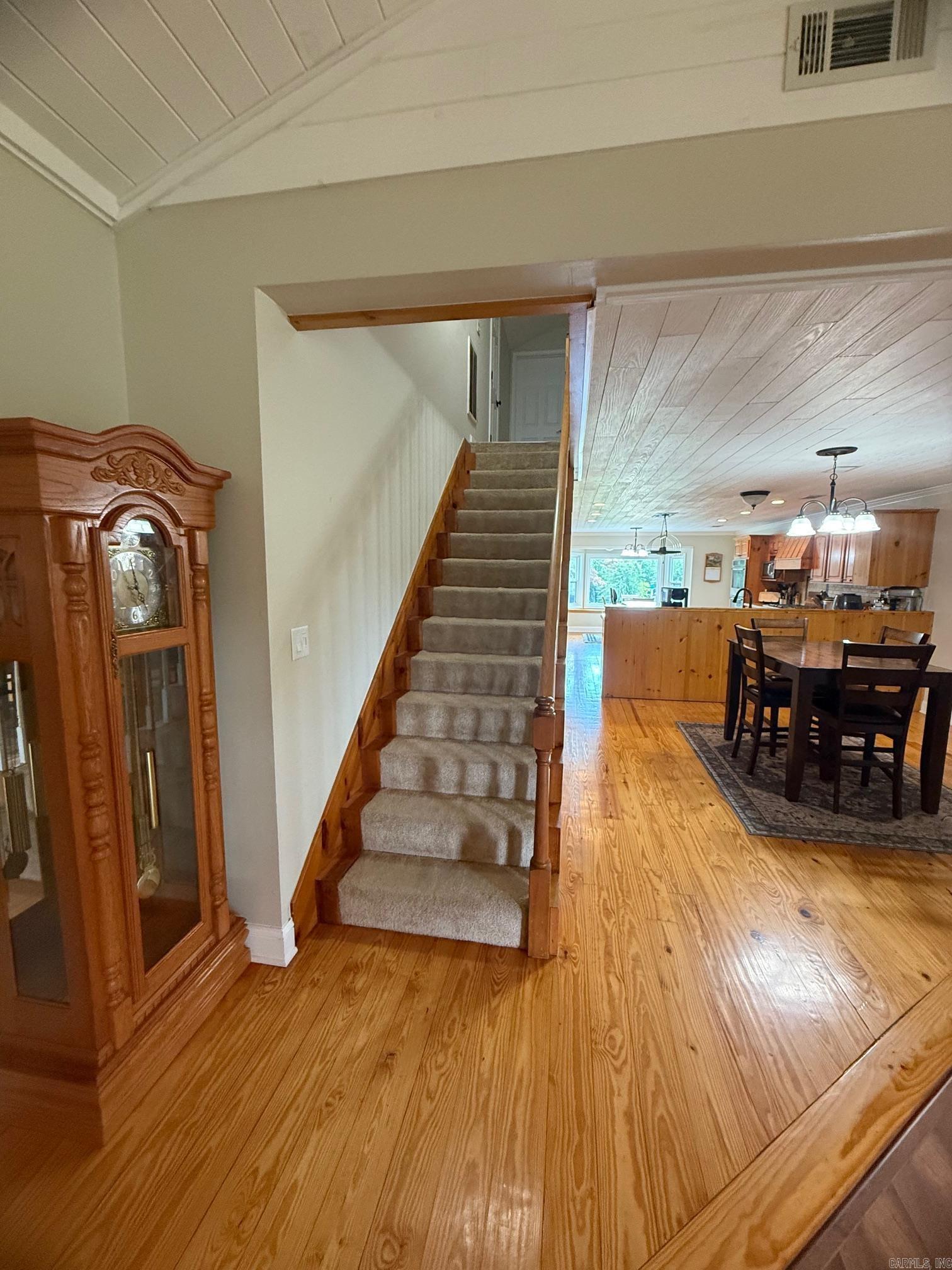 2152 Thomas Loop