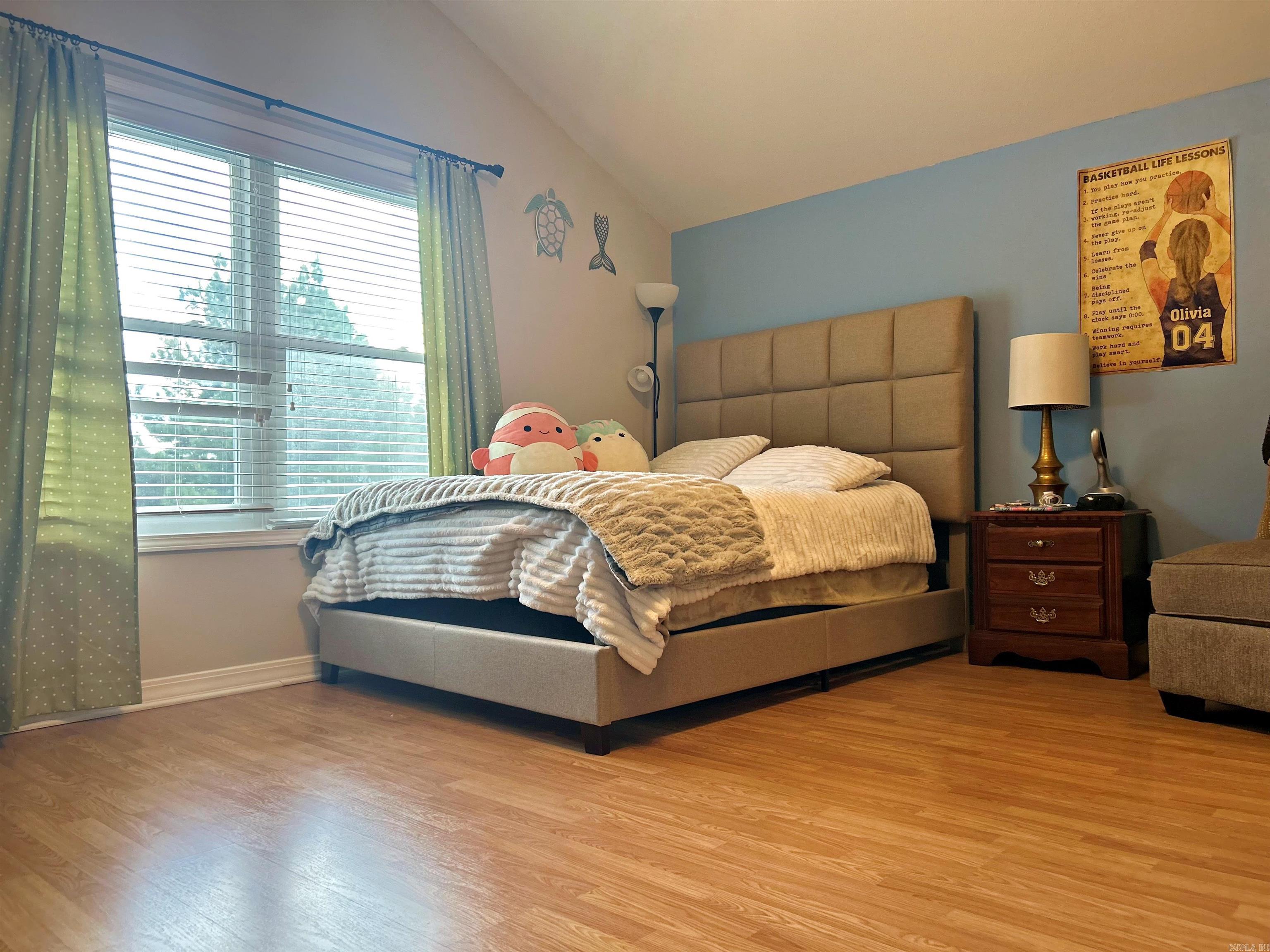 2152 Thomas Loop