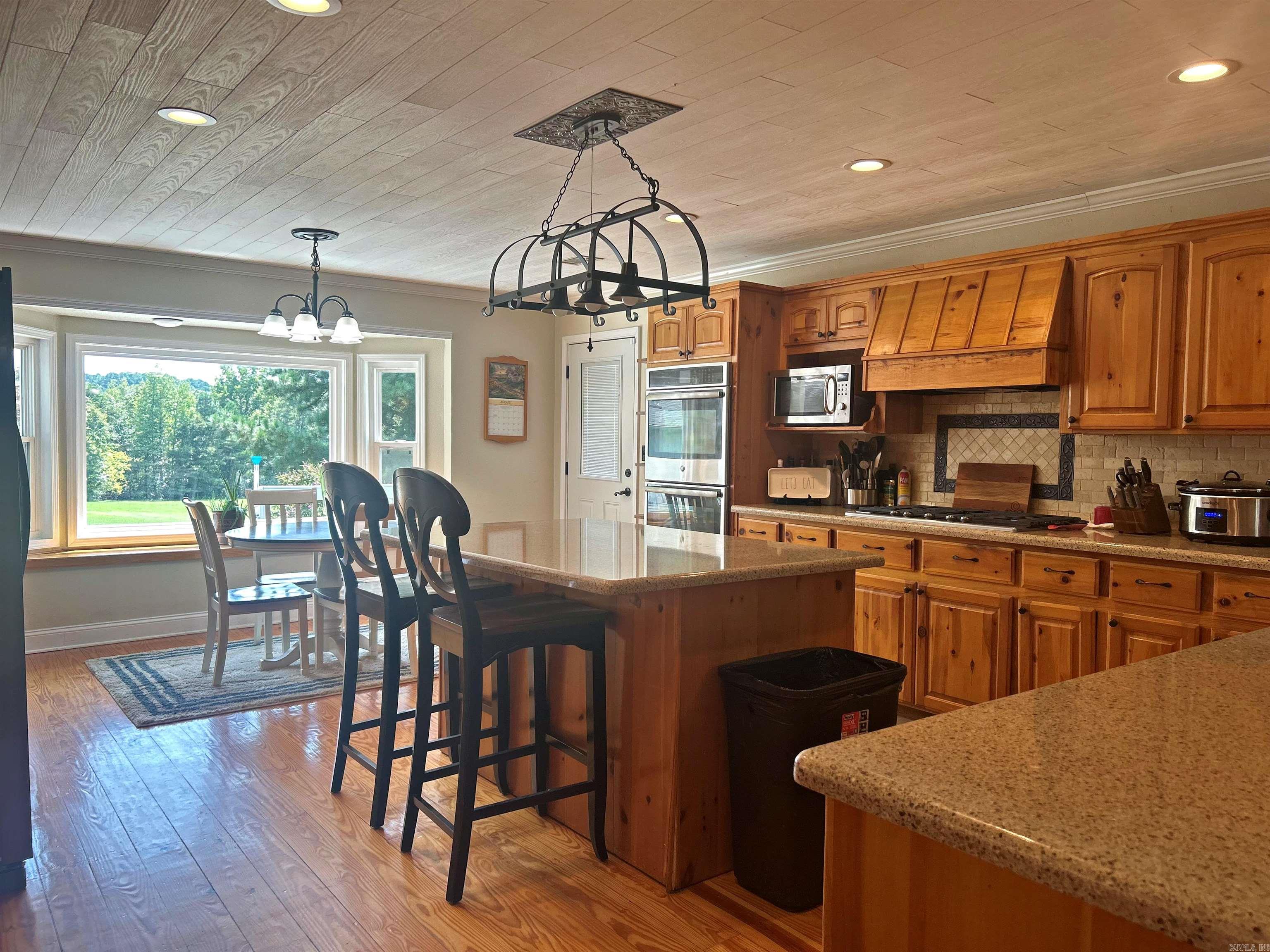 2152 Thomas Loop