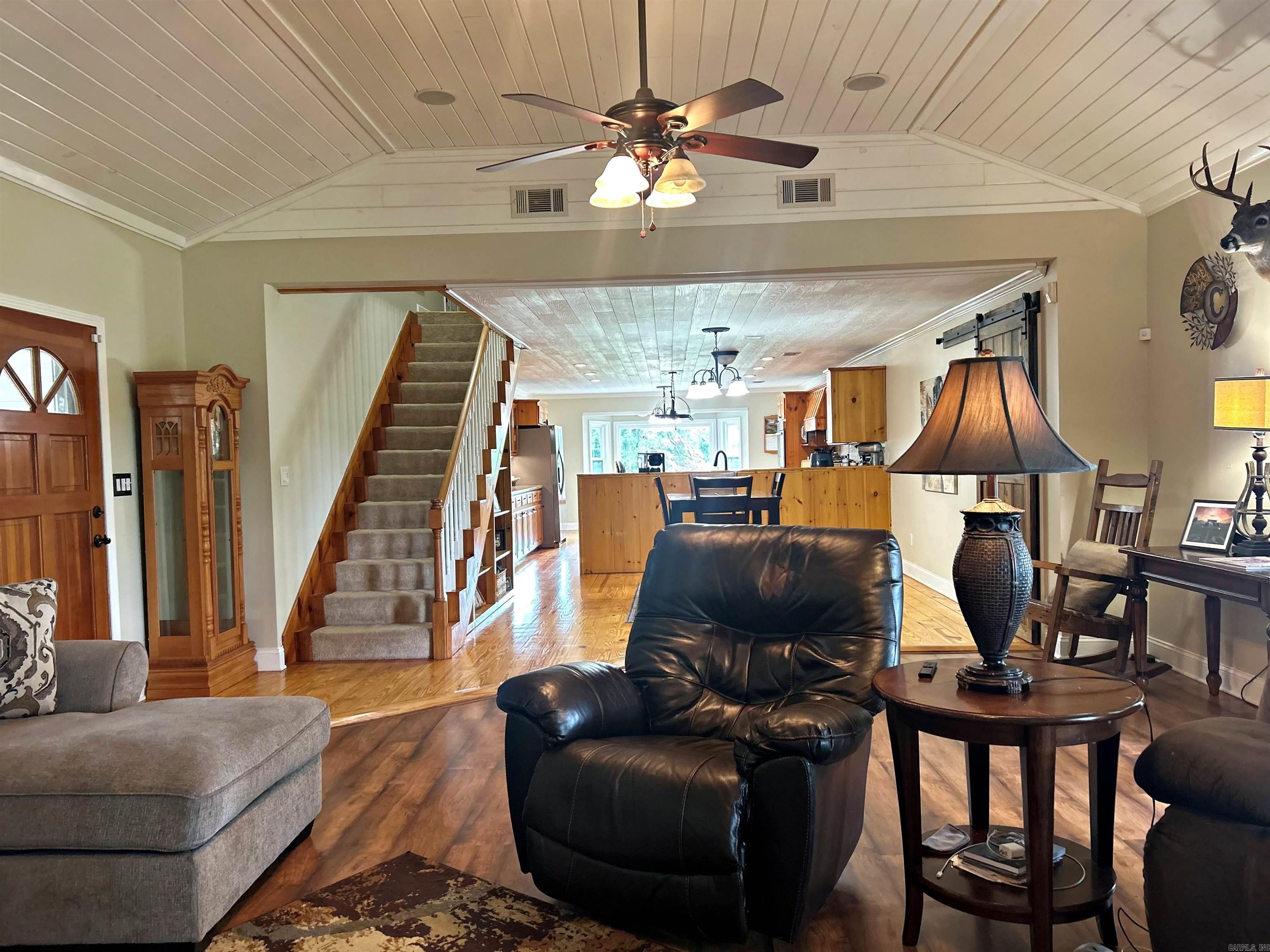 2152 Thomas Loop