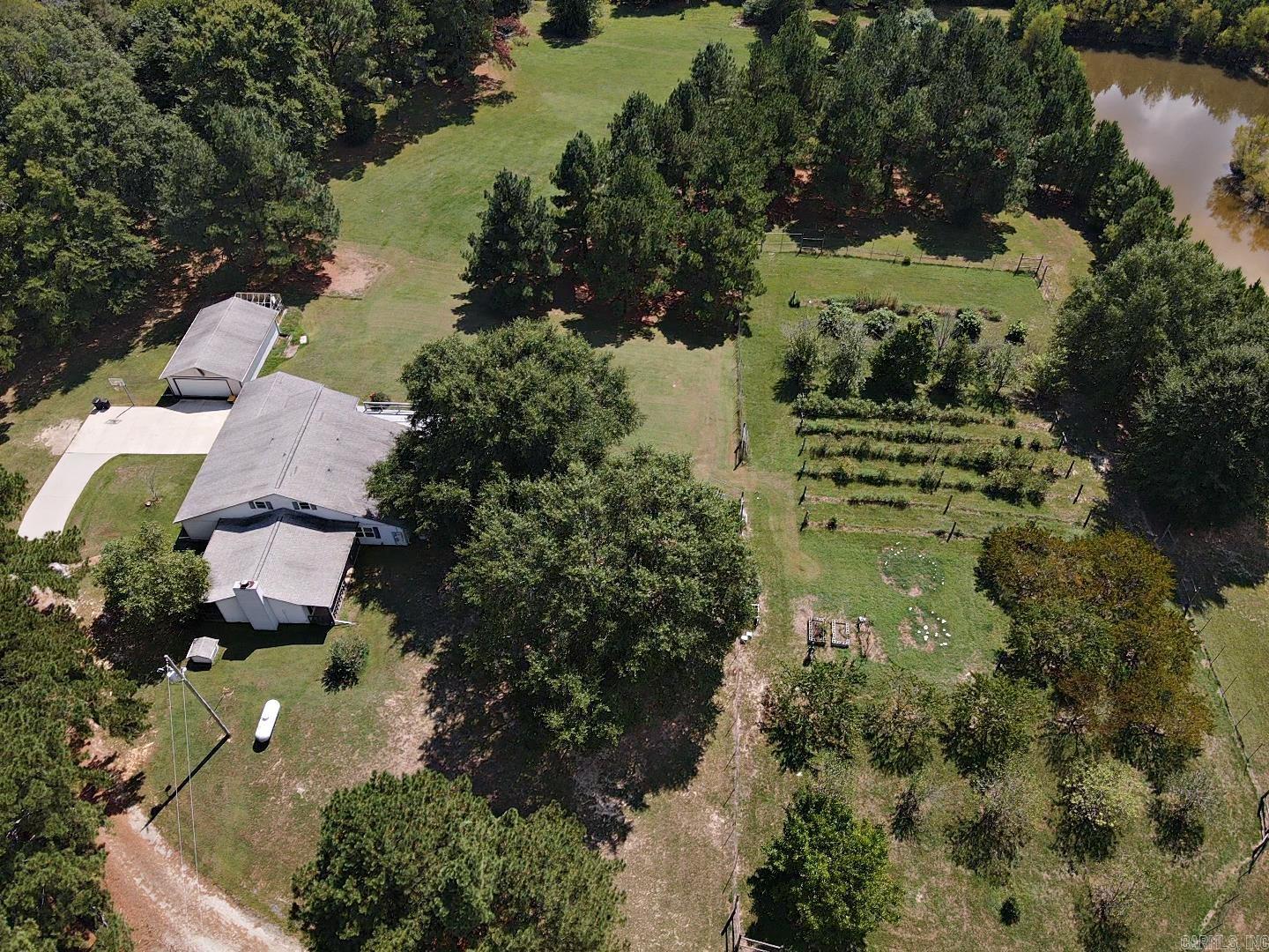 2152 Thomas Loop