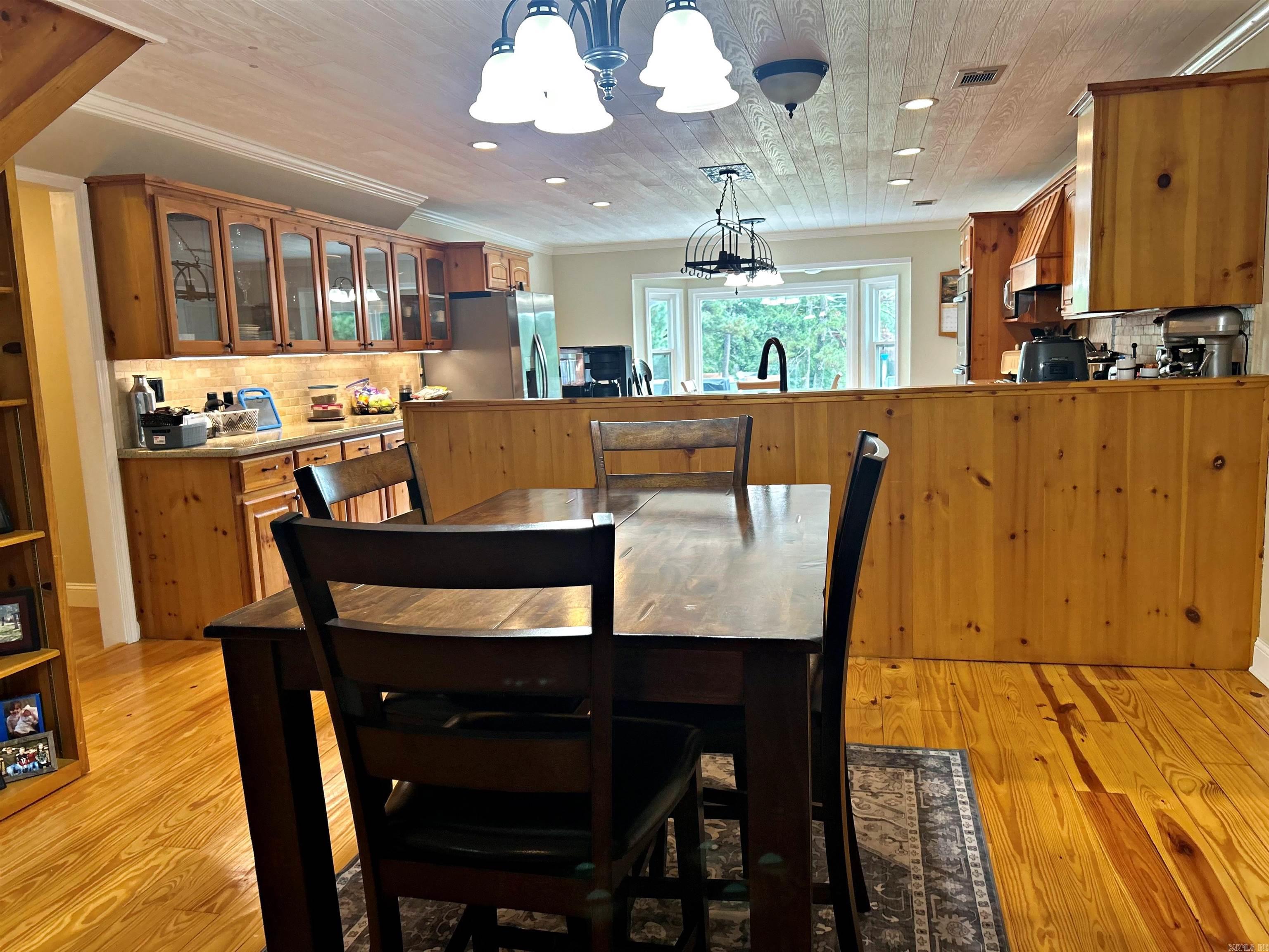 2152 Thomas Loop