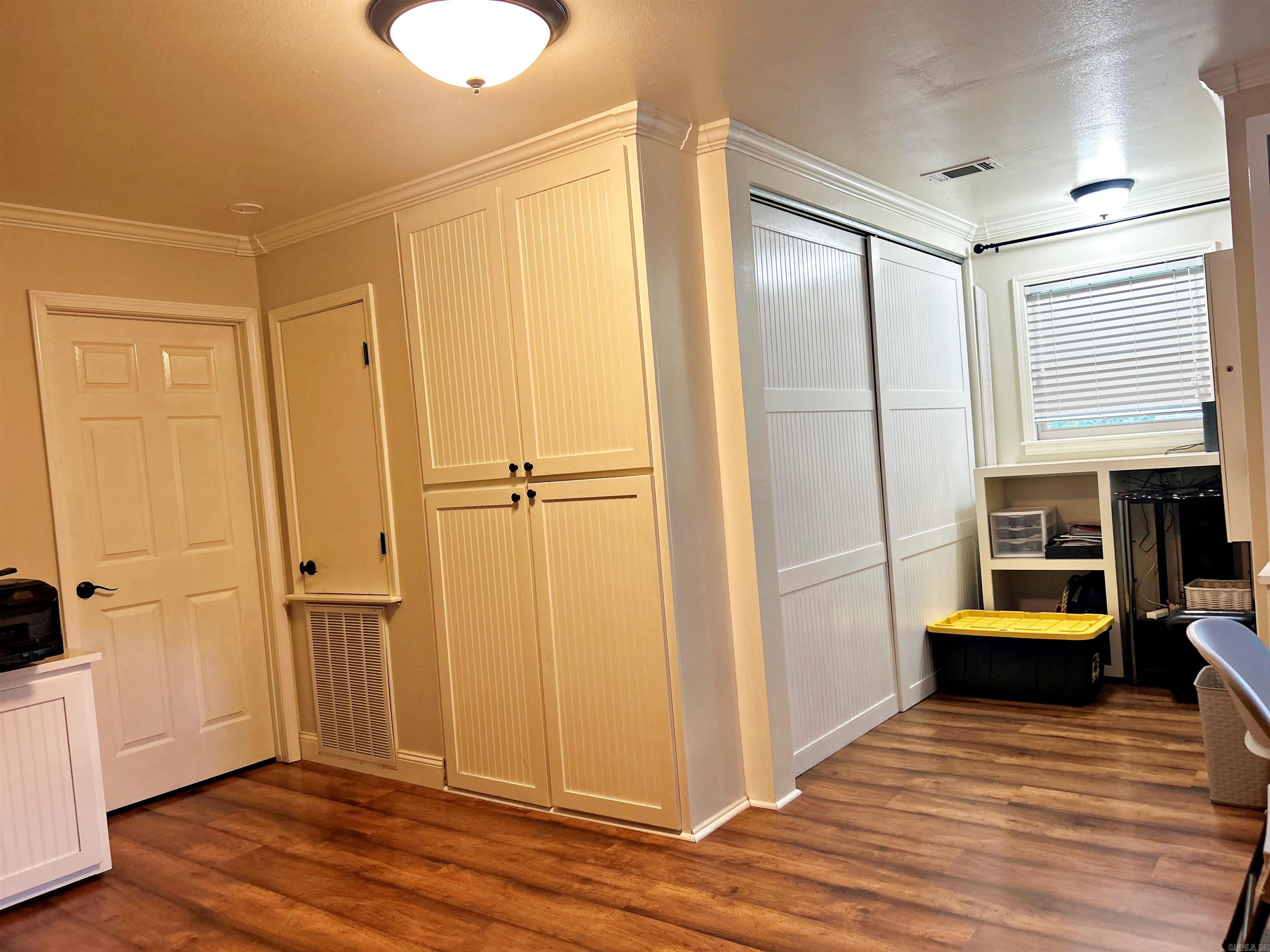 2152 Thomas Loop