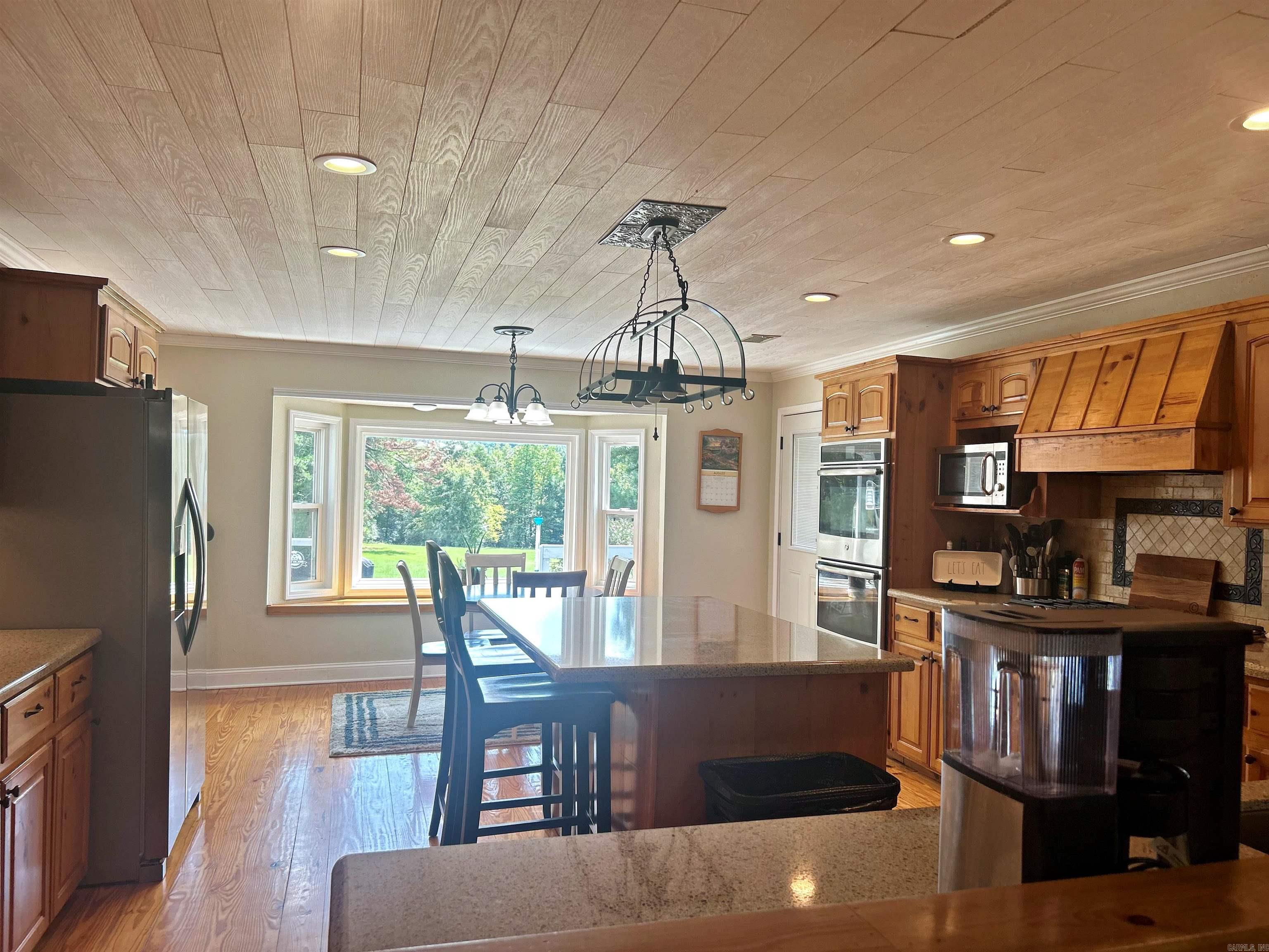 2152 Thomas Loop