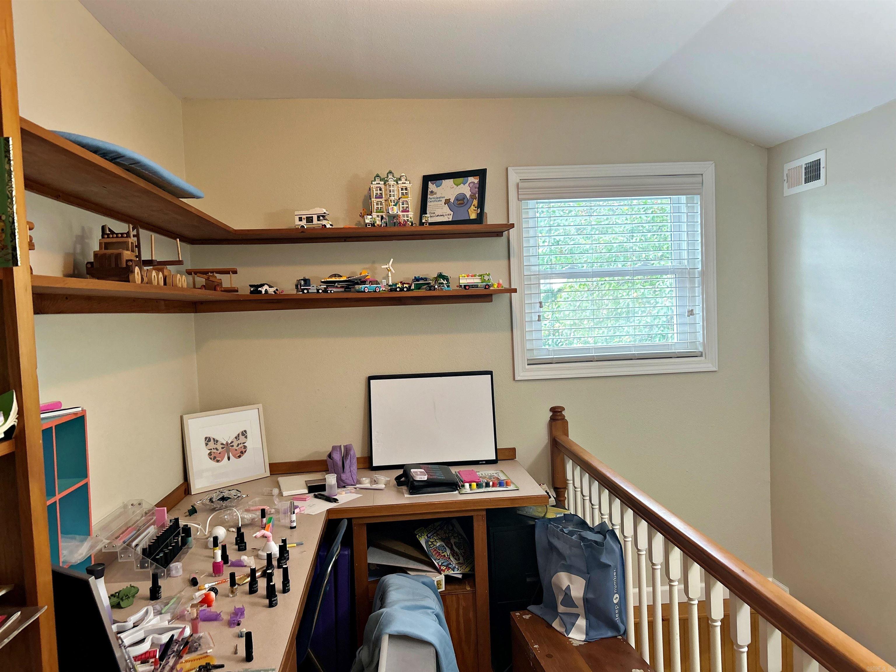 2152 Thomas Loop