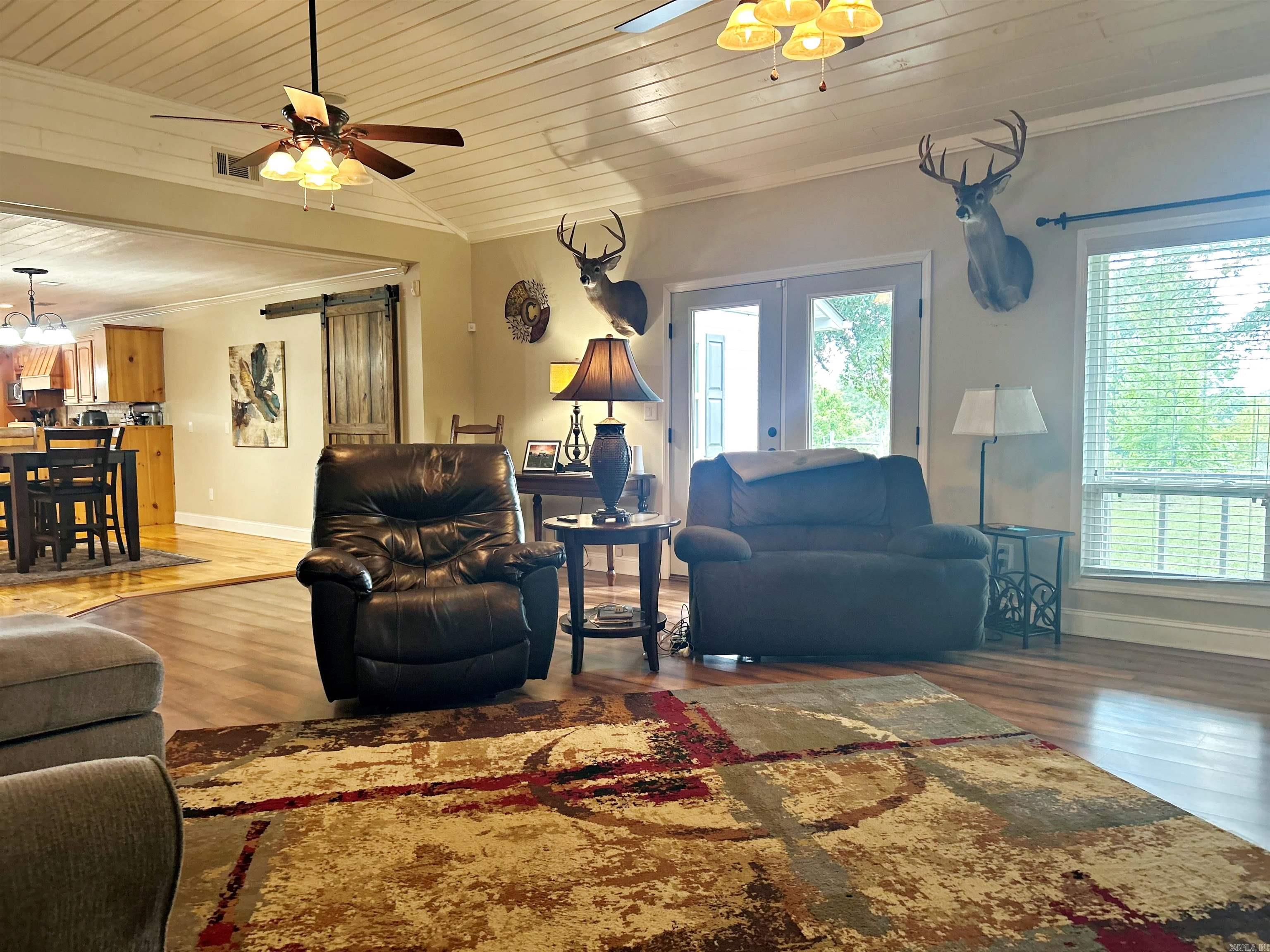2152 Thomas Loop