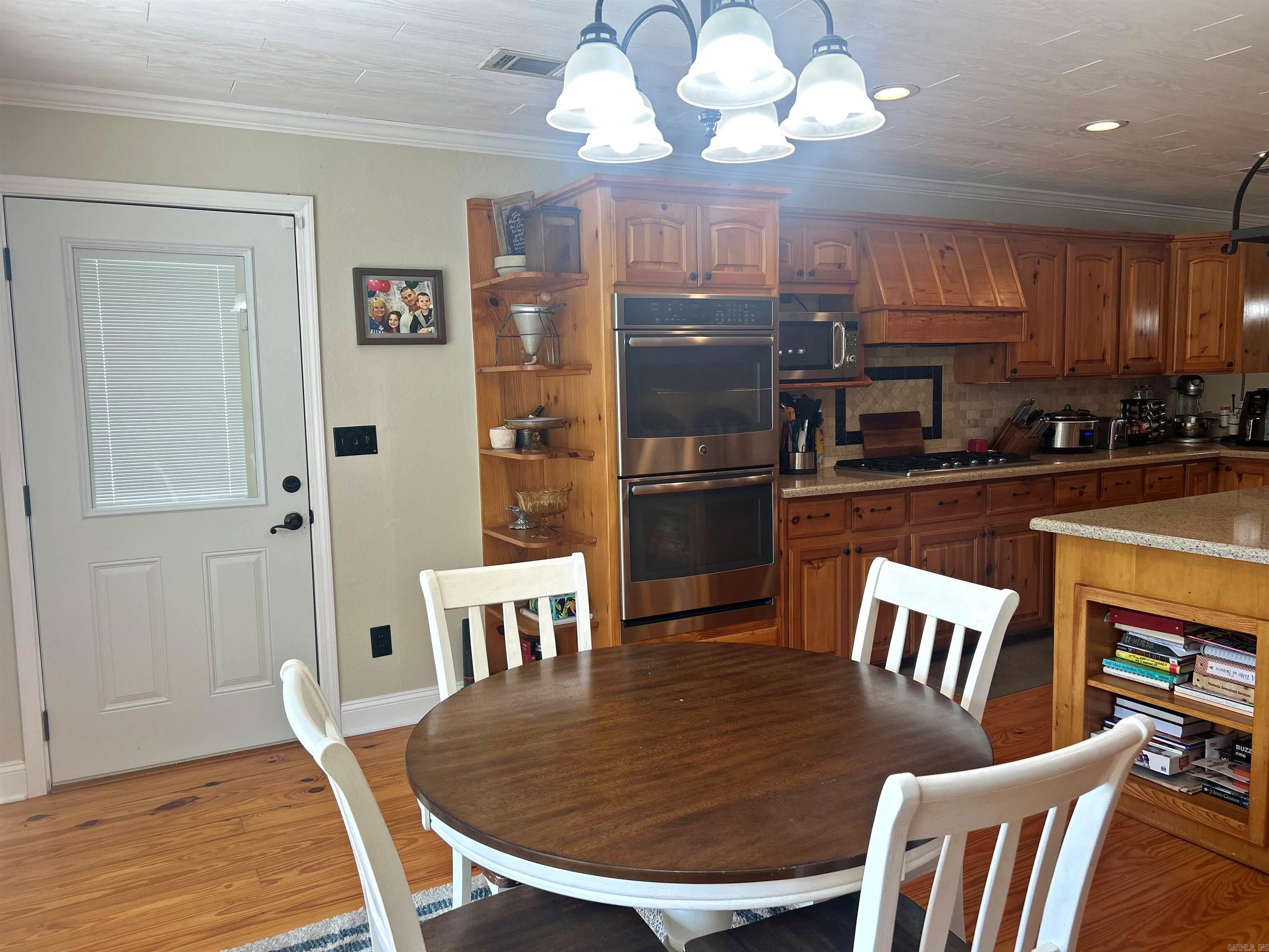 2152 Thomas Loop
