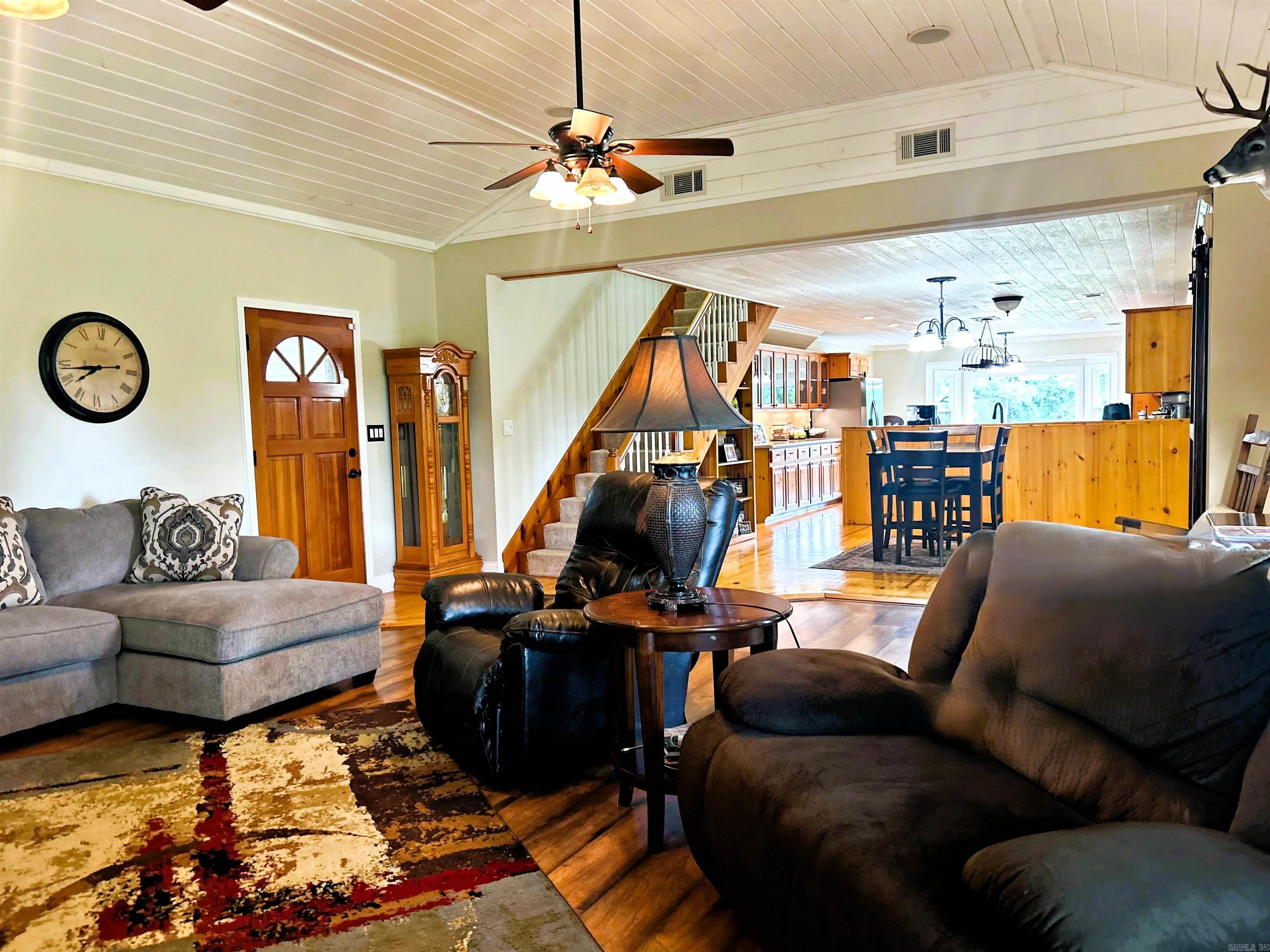 2152 Thomas Loop