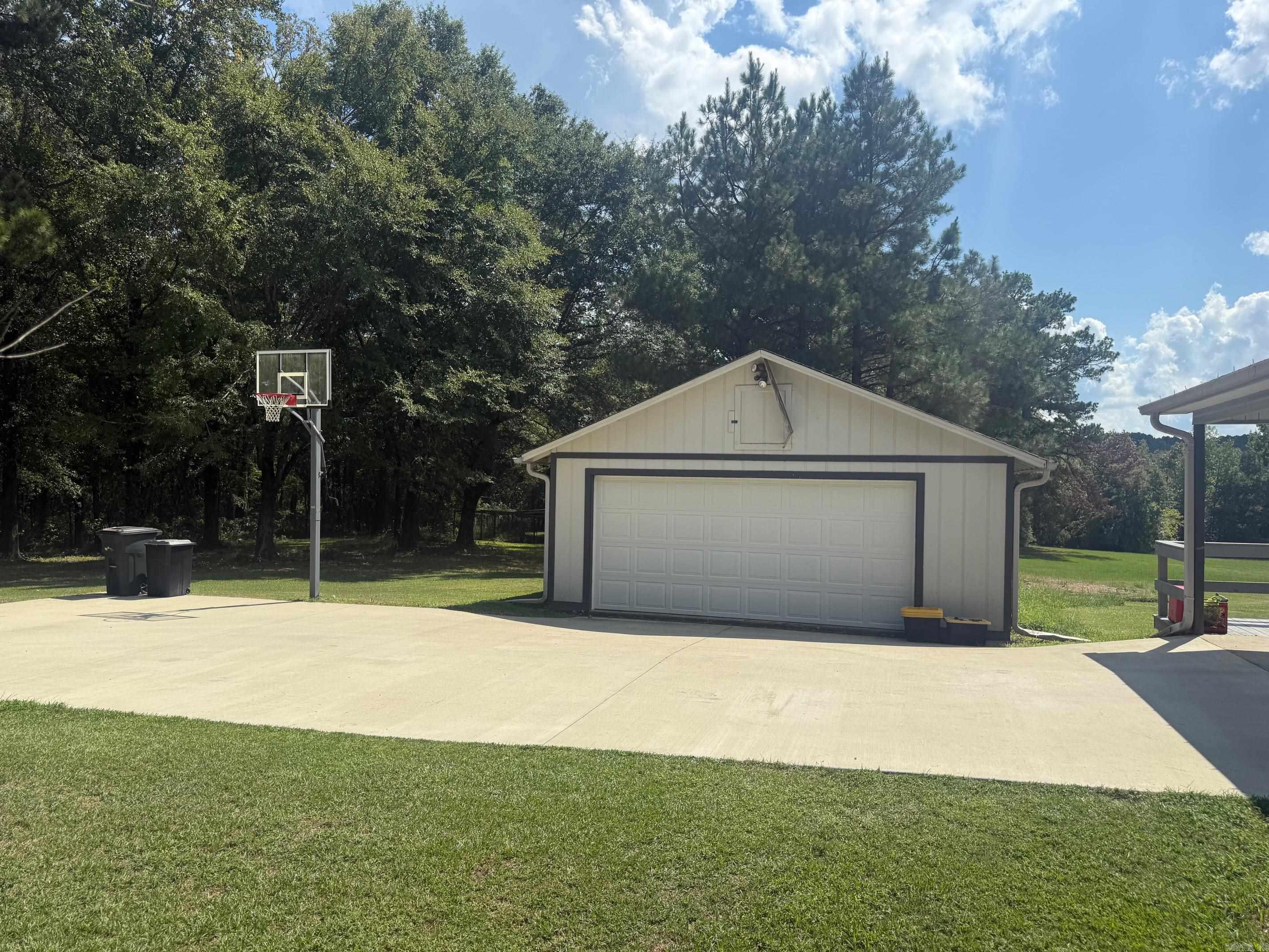 2152 Thomas Loop