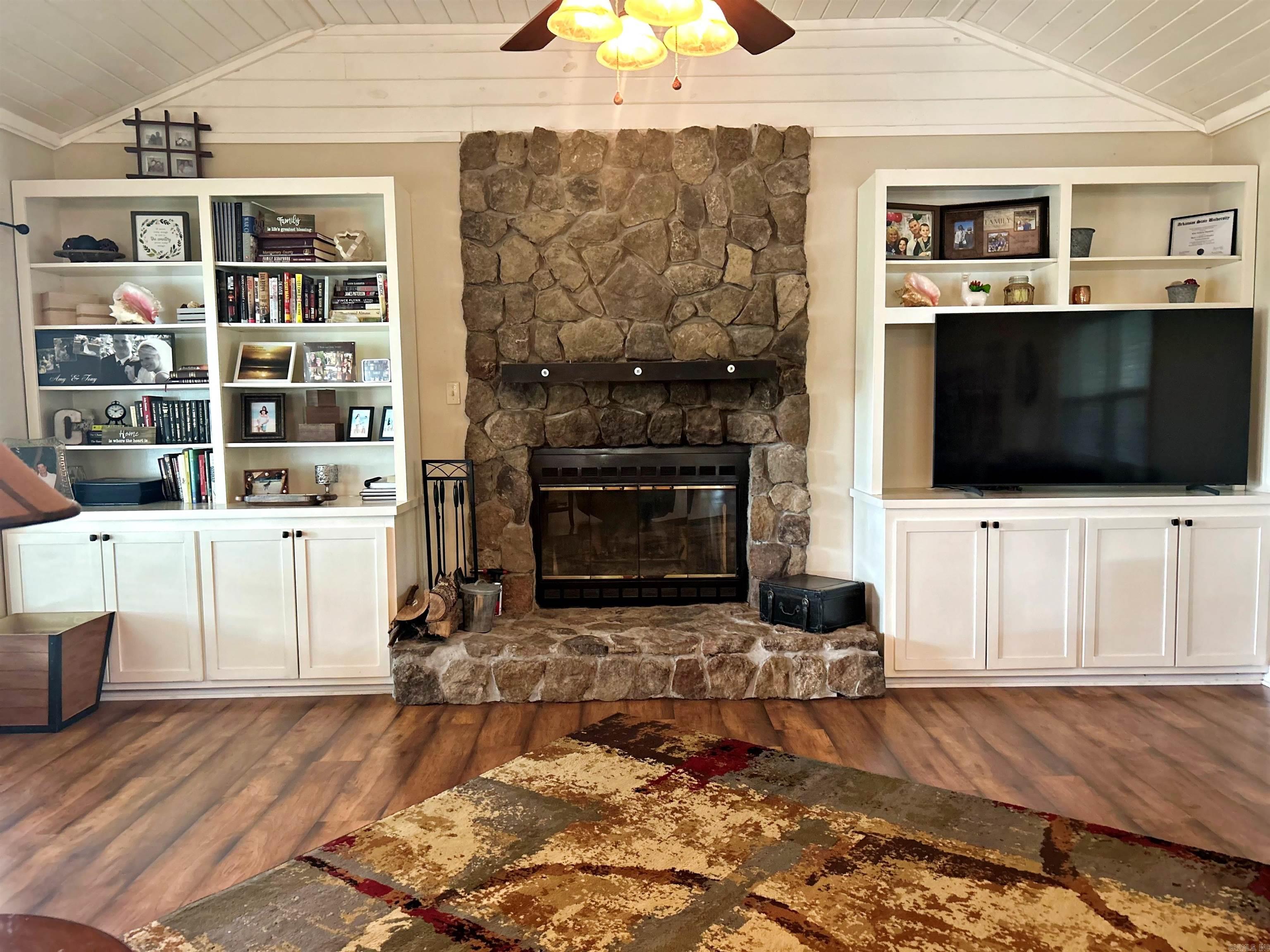 2152 Thomas Loop