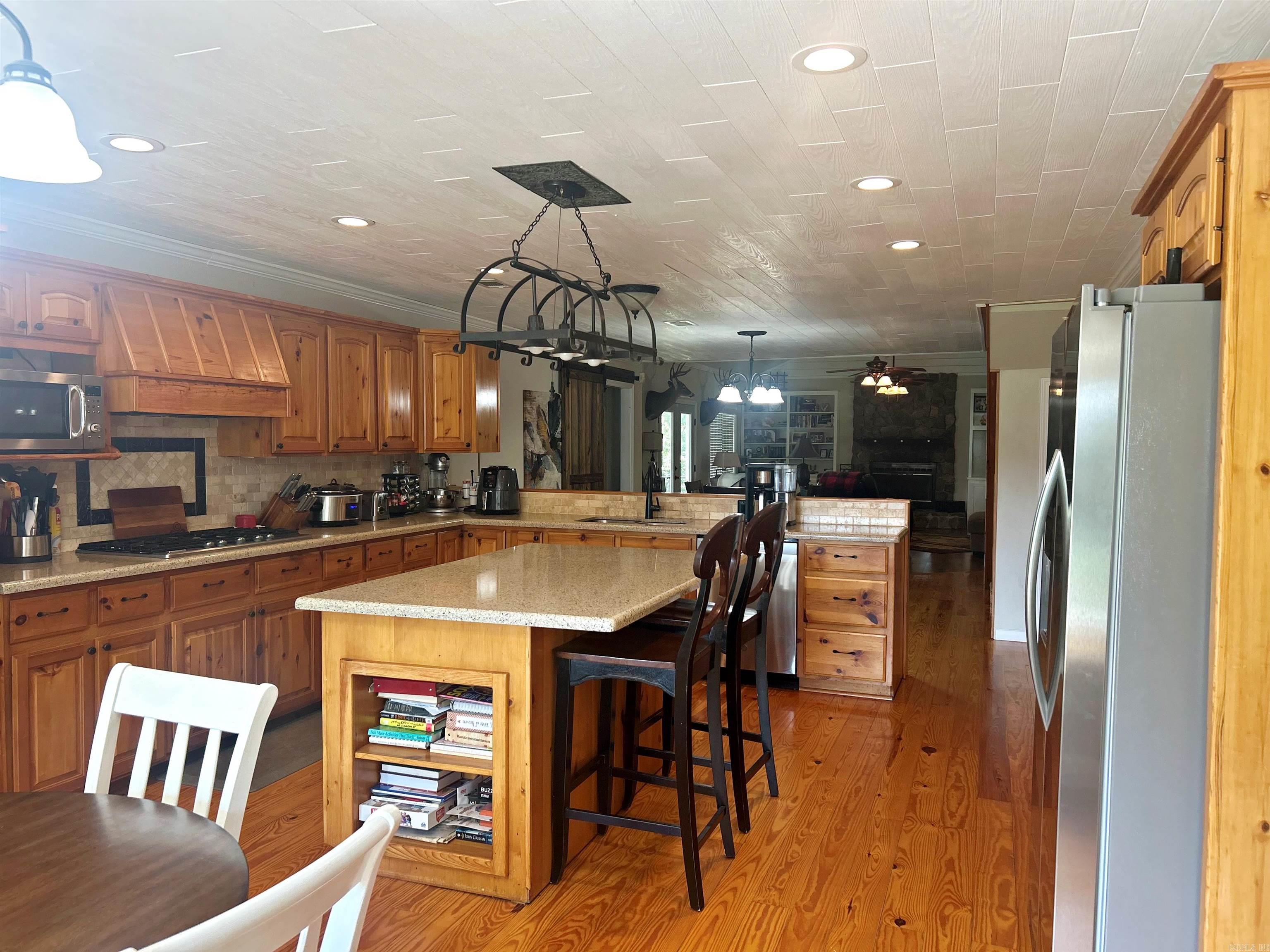 2152 Thomas Loop