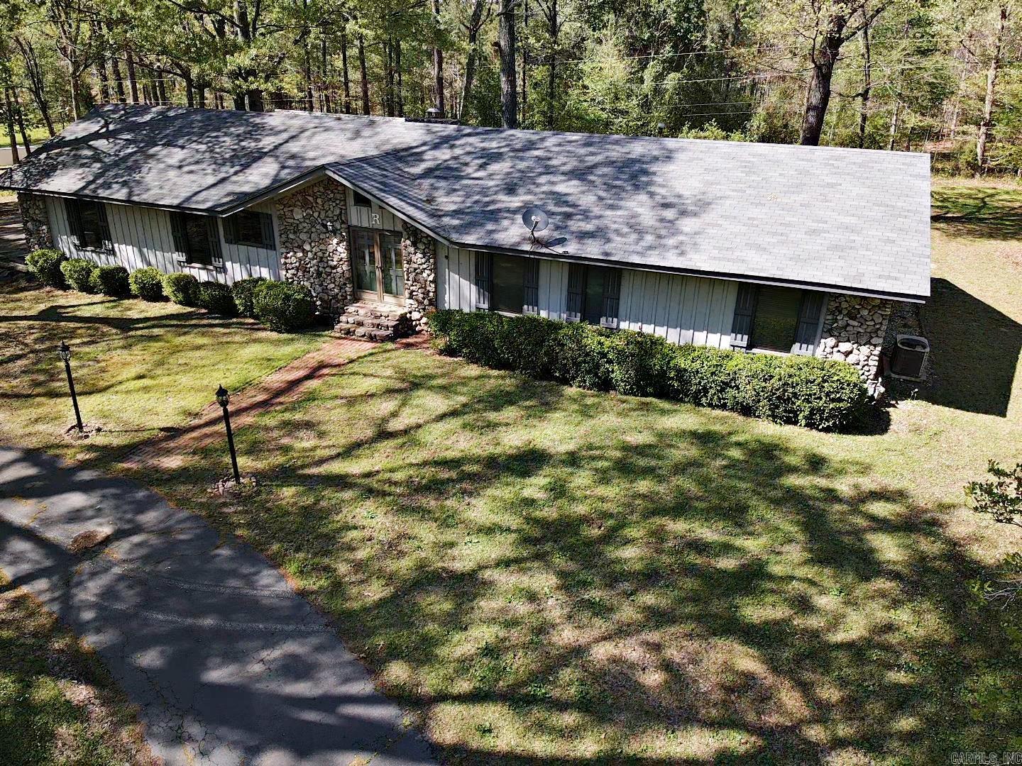 100 Canterbury Lane