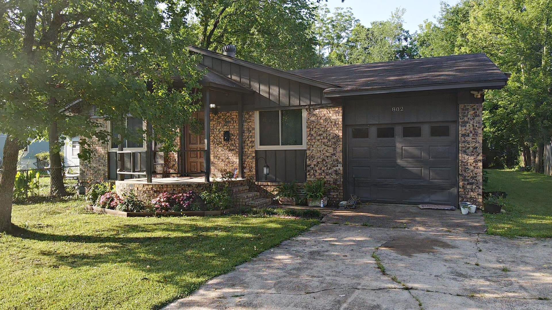 802 E Maple Street