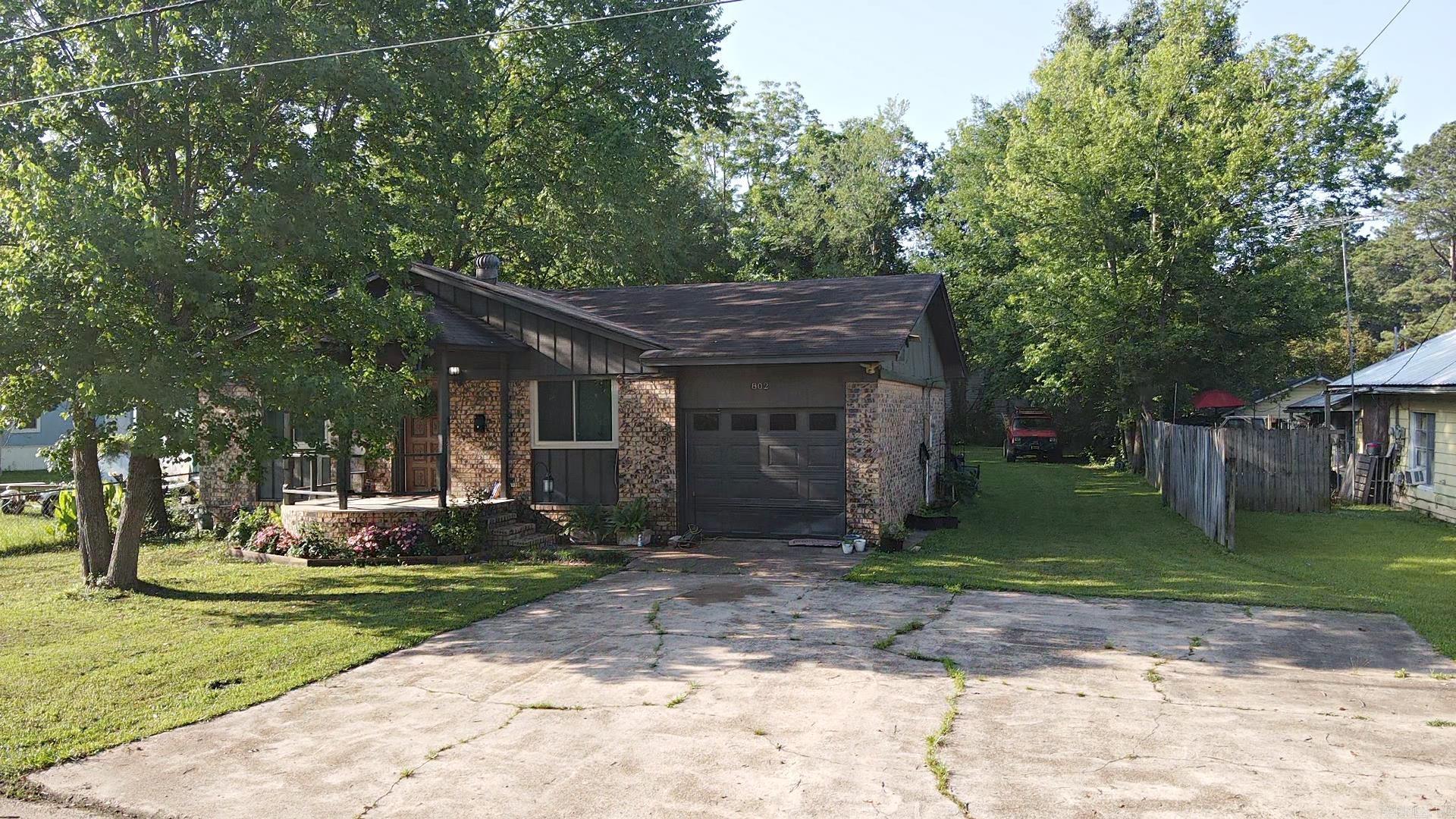 802 E Maple Street