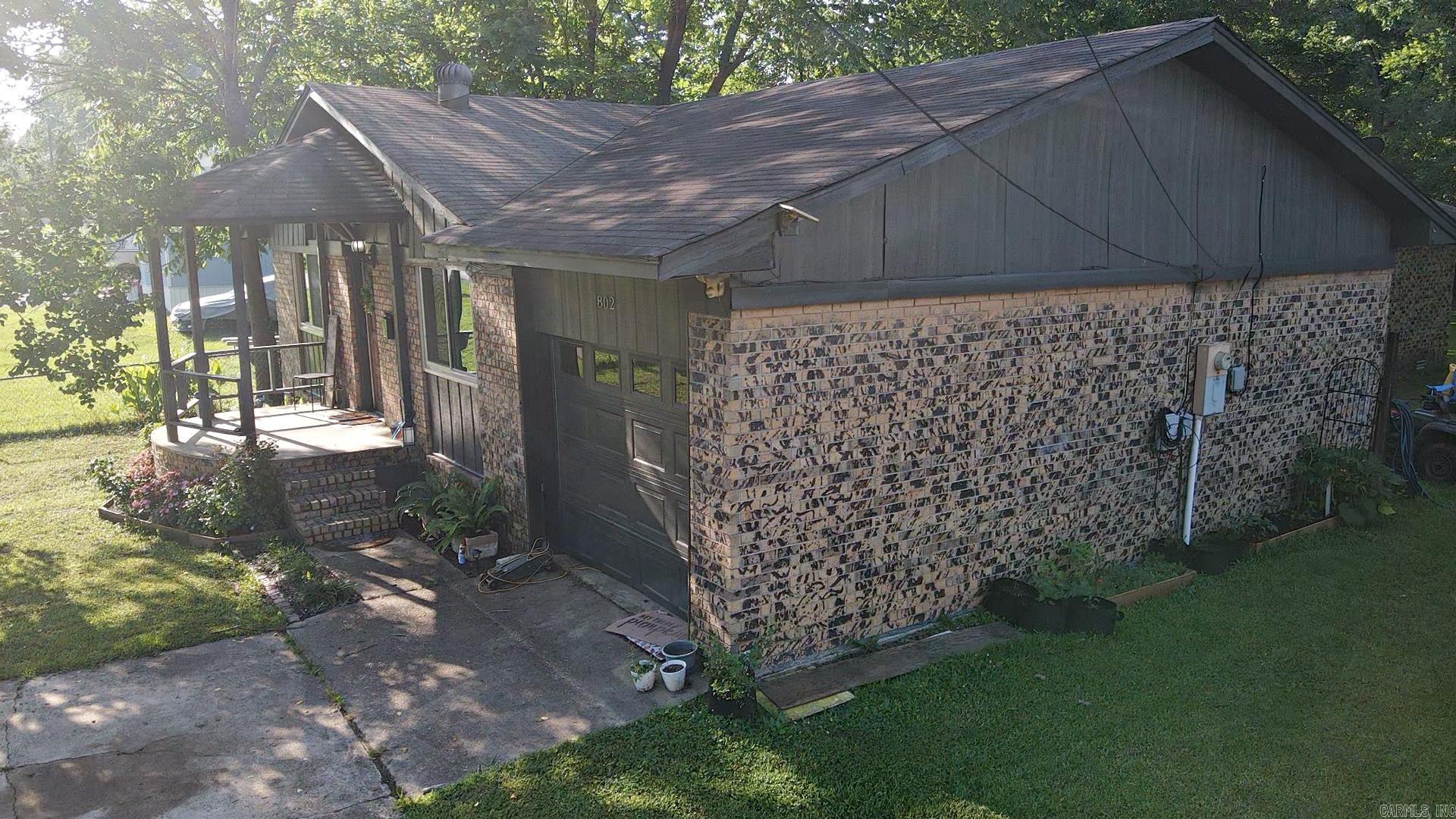 802 E Maple Street