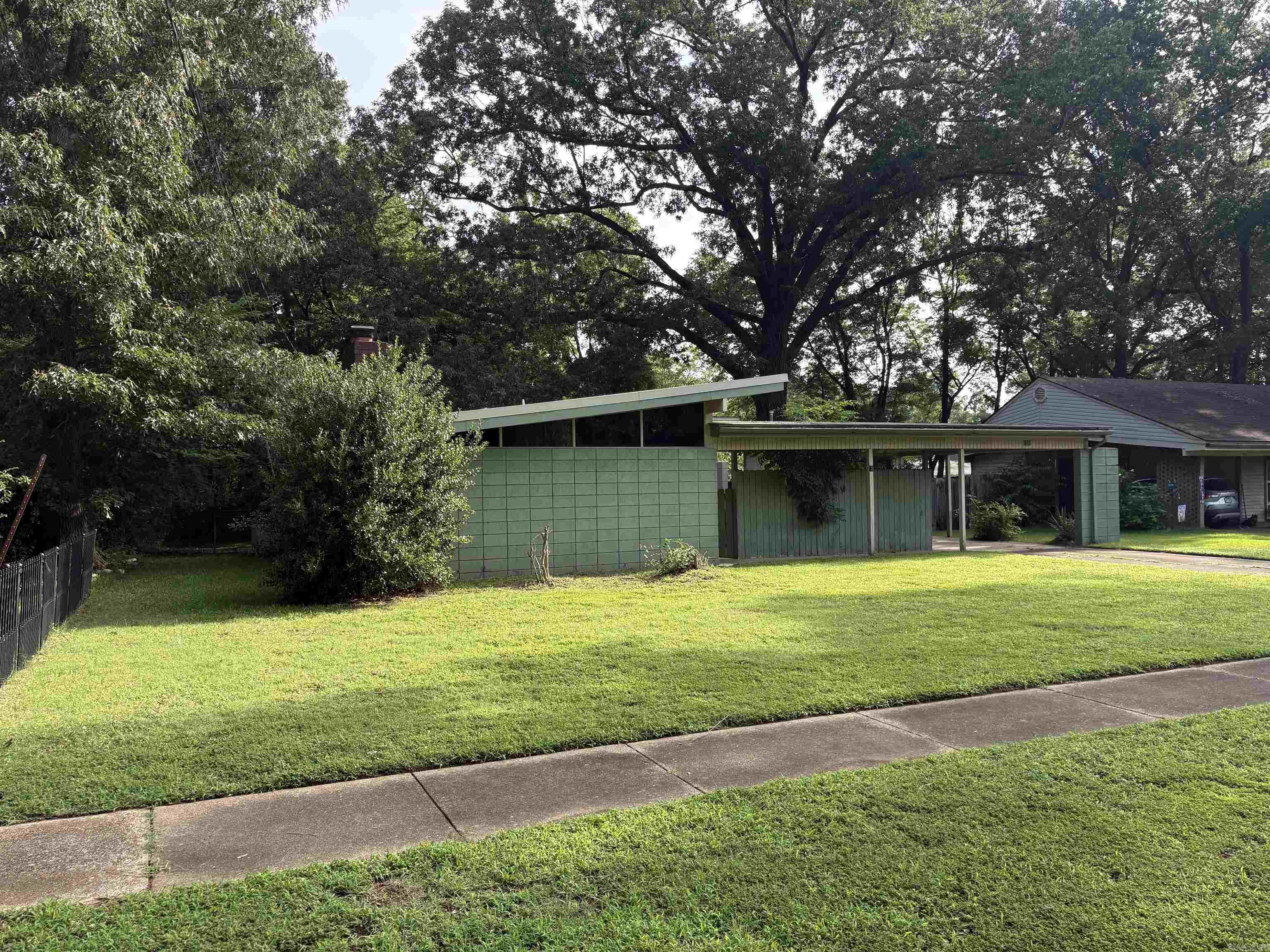 1906 Sylvia Street