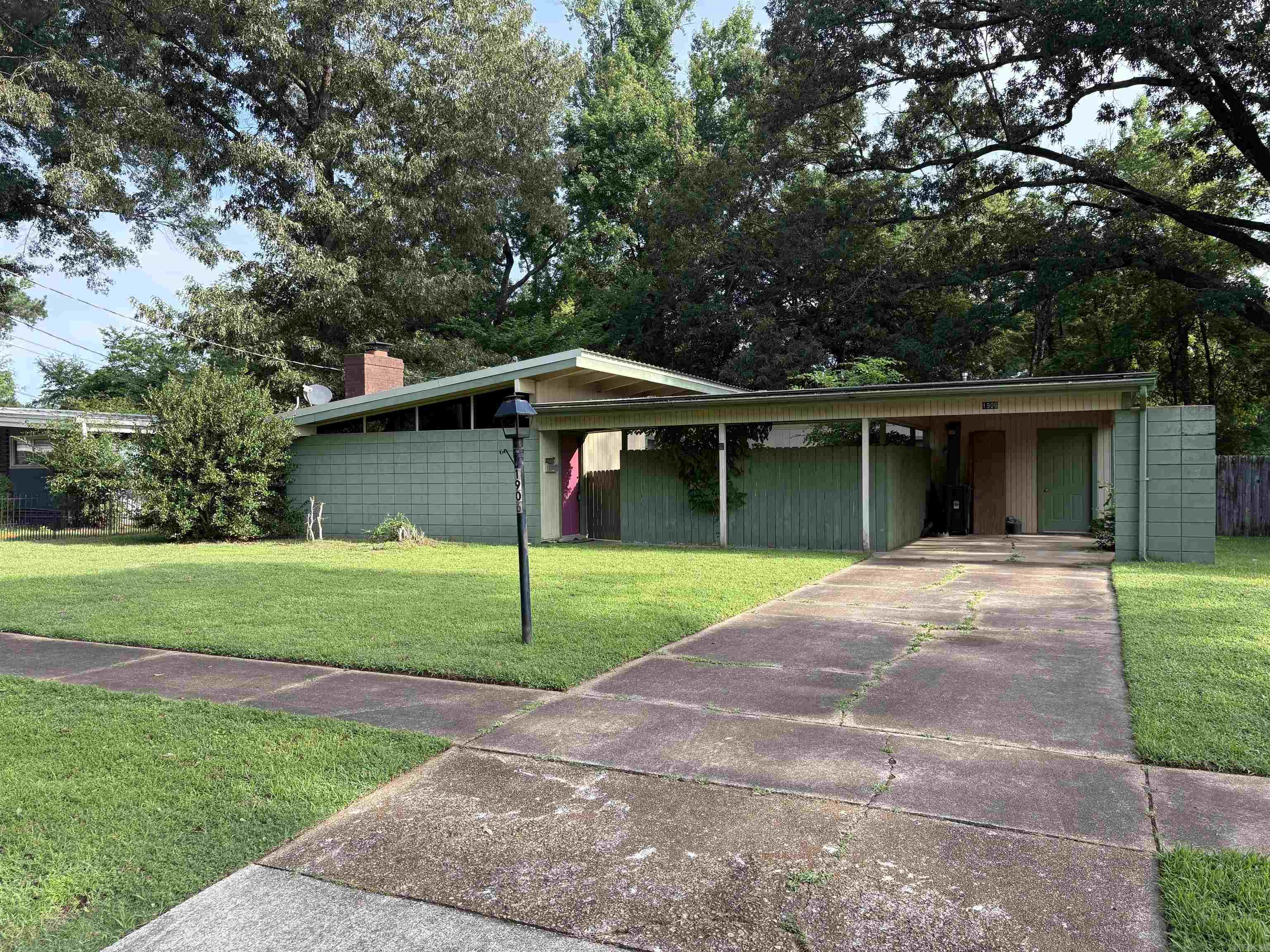 1906 Sylvia Street