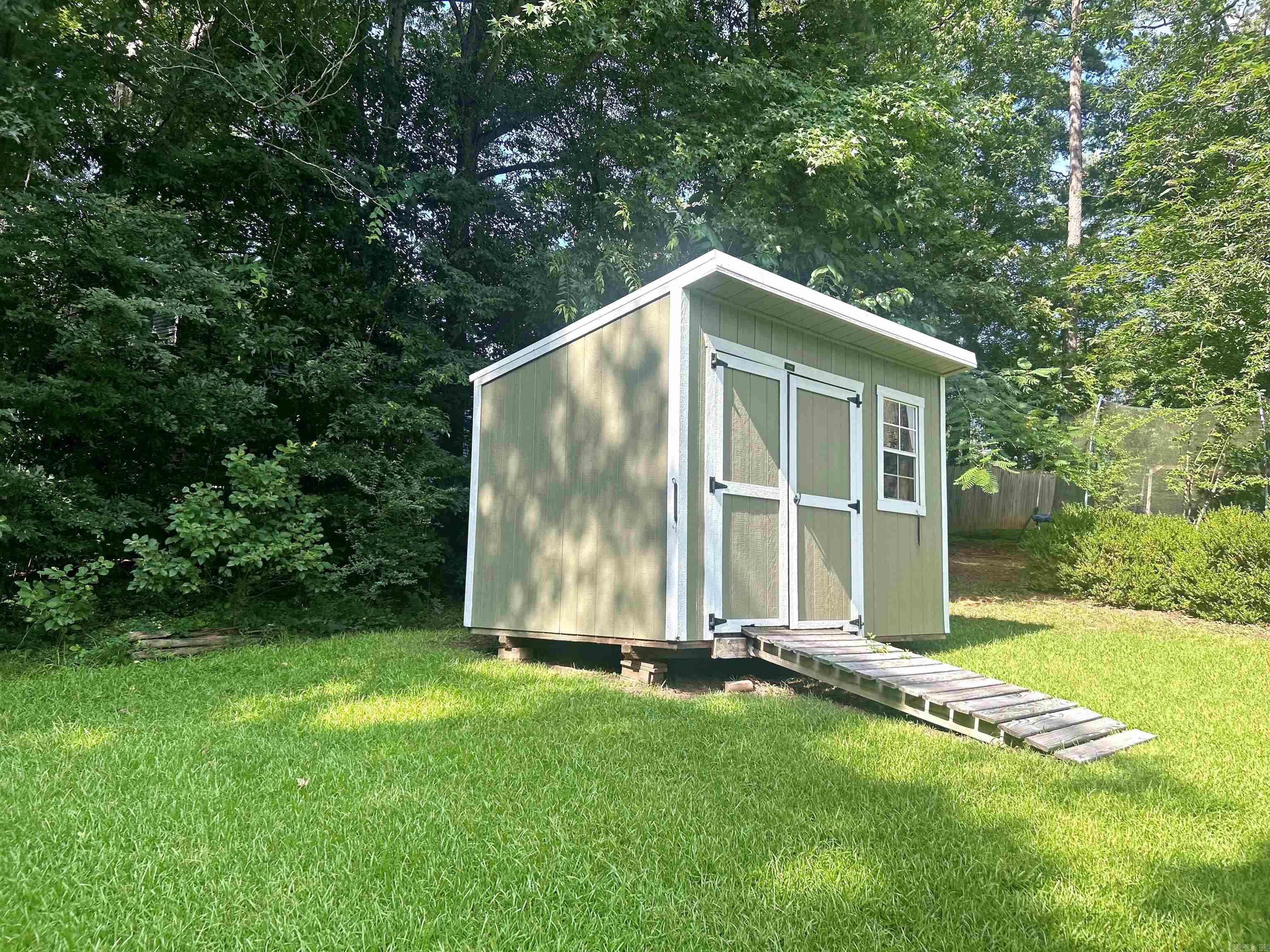 10 Edgewood Drive