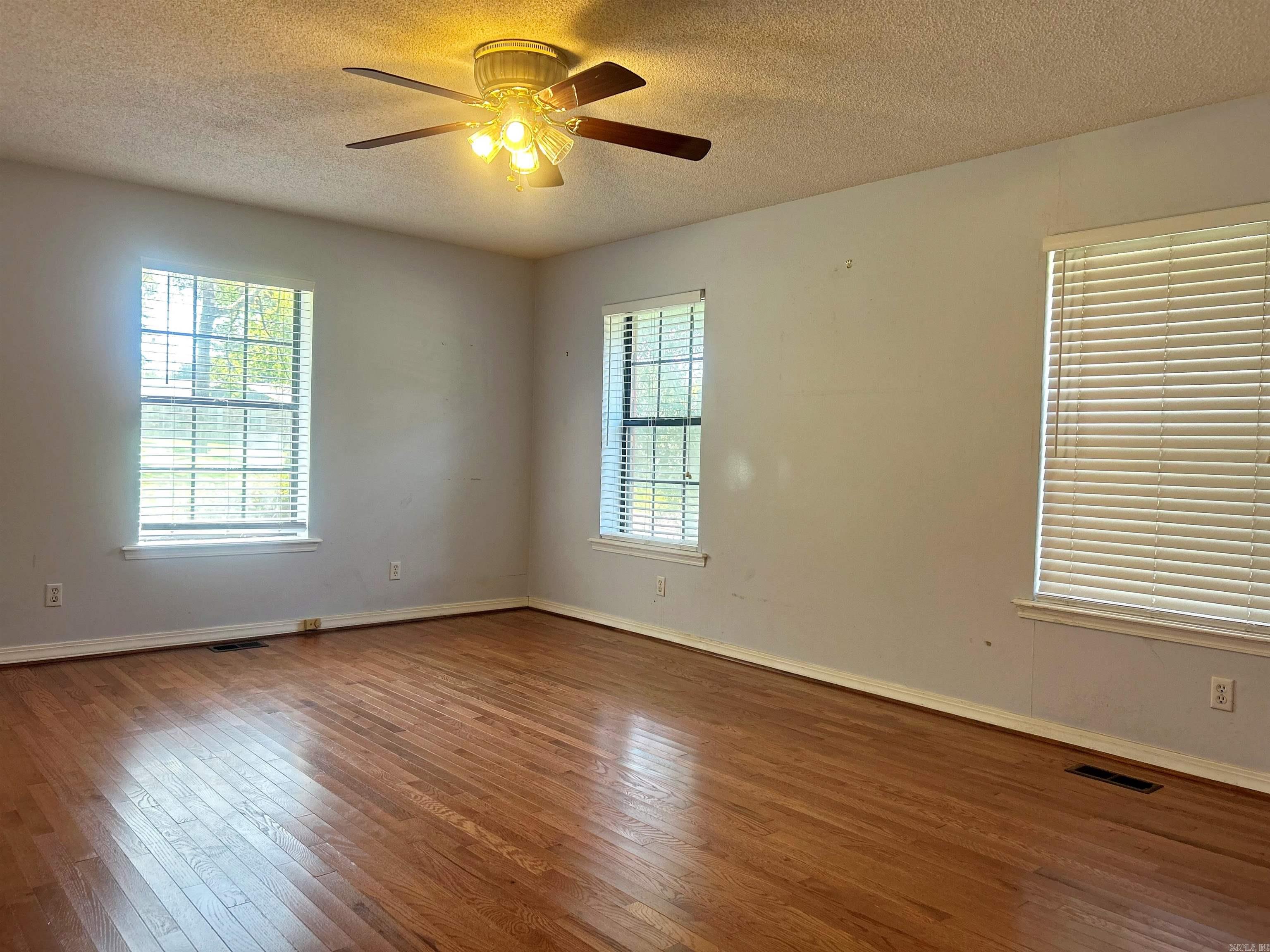 10 Edgewood Drive