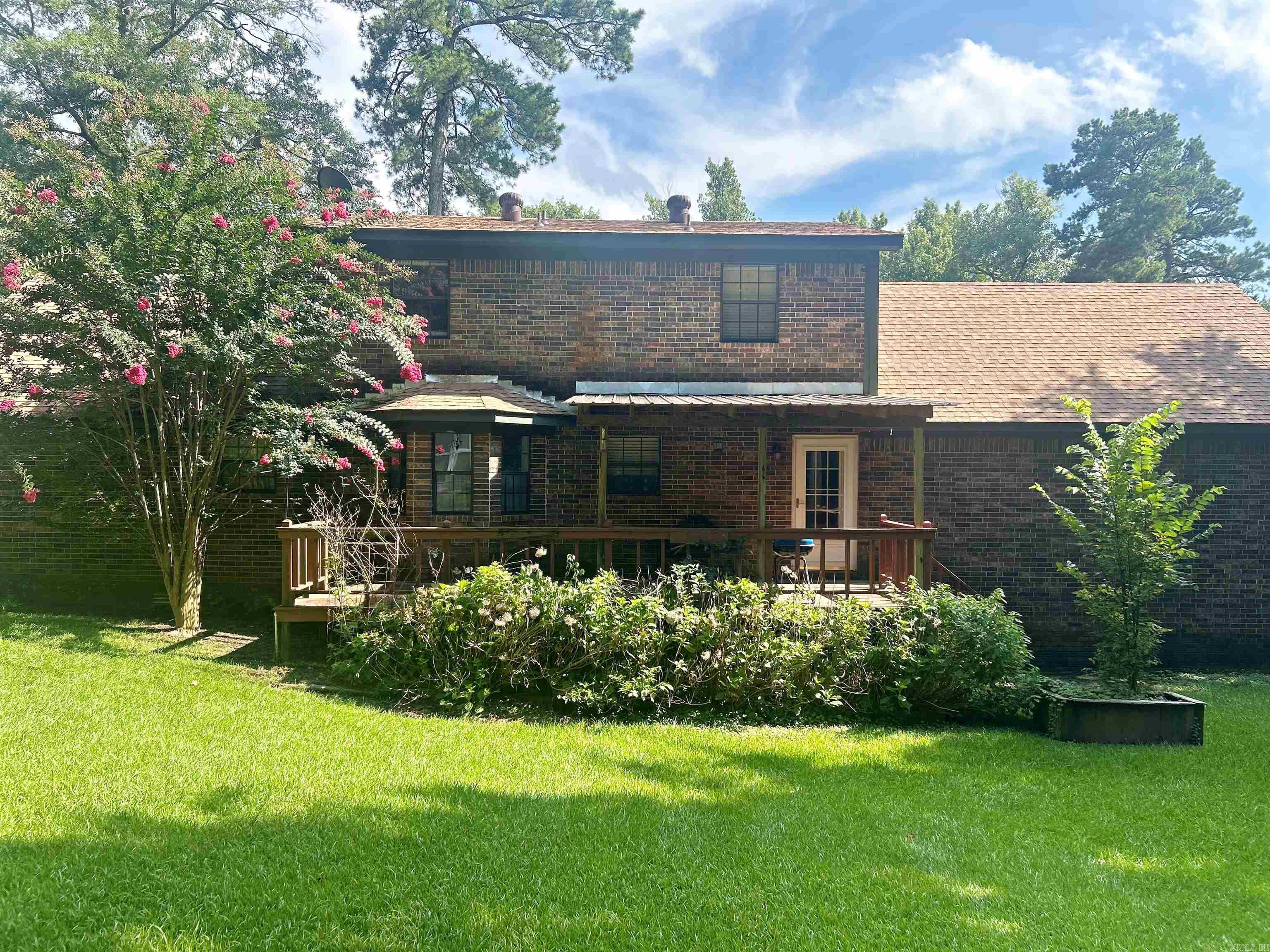 10 Edgewood Drive