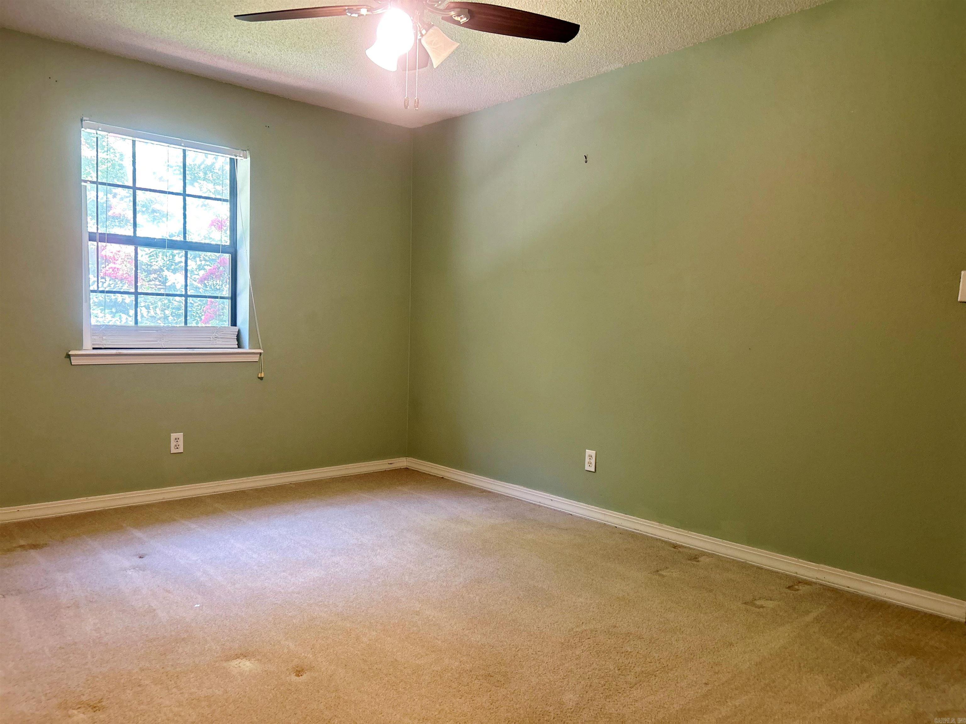 10 Edgewood Drive