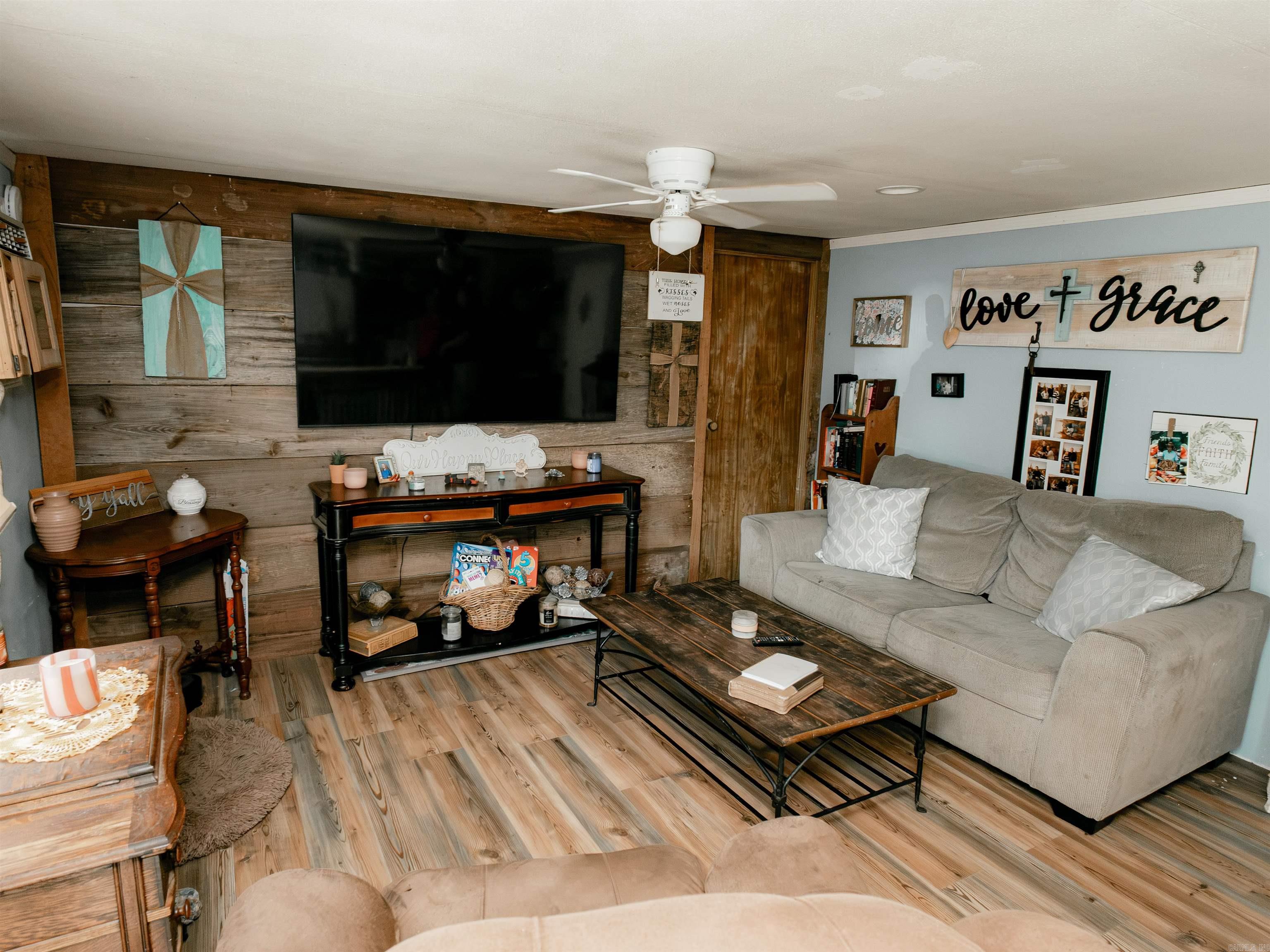1624 Laurel Road