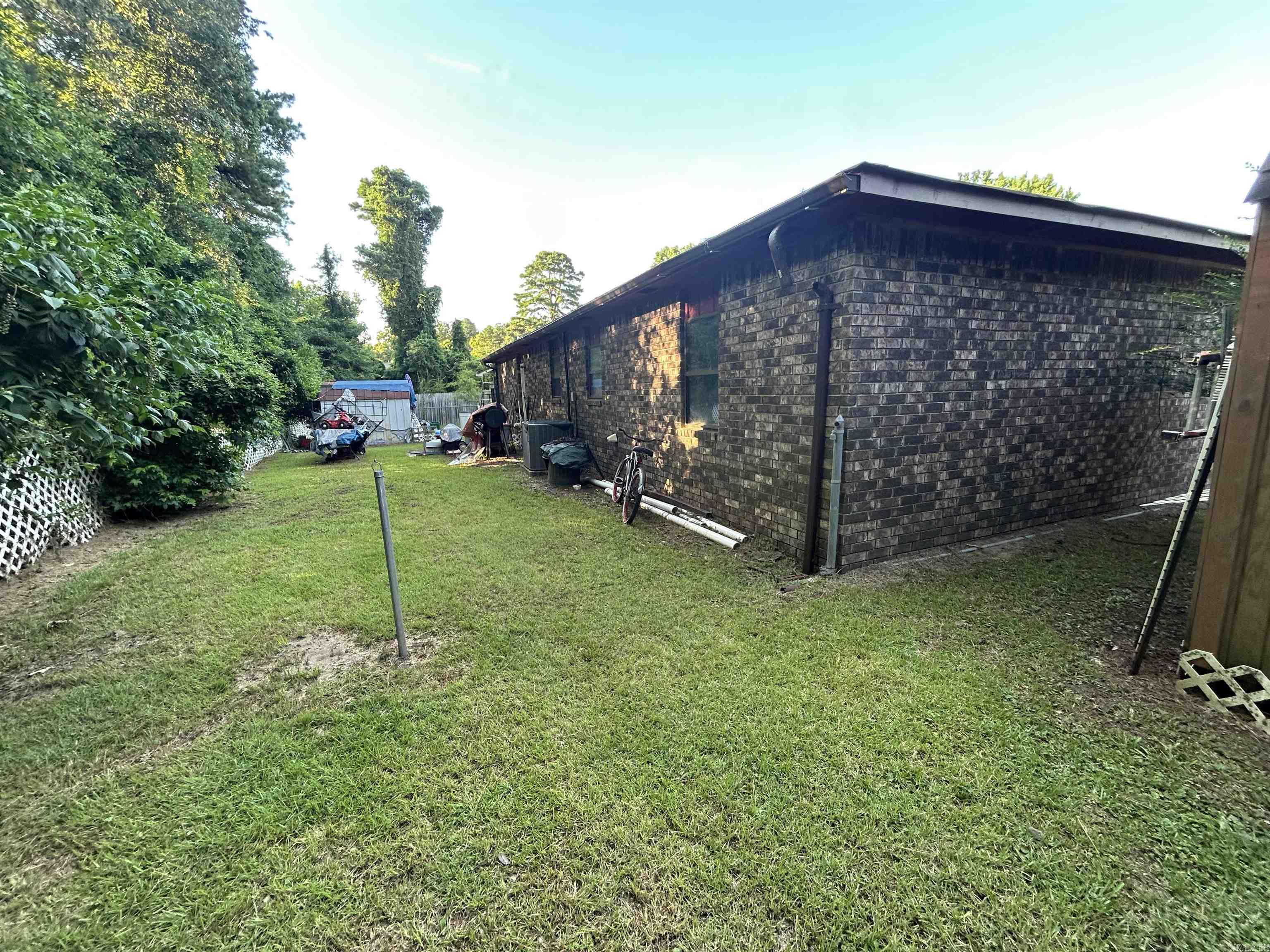 6 Hills Court