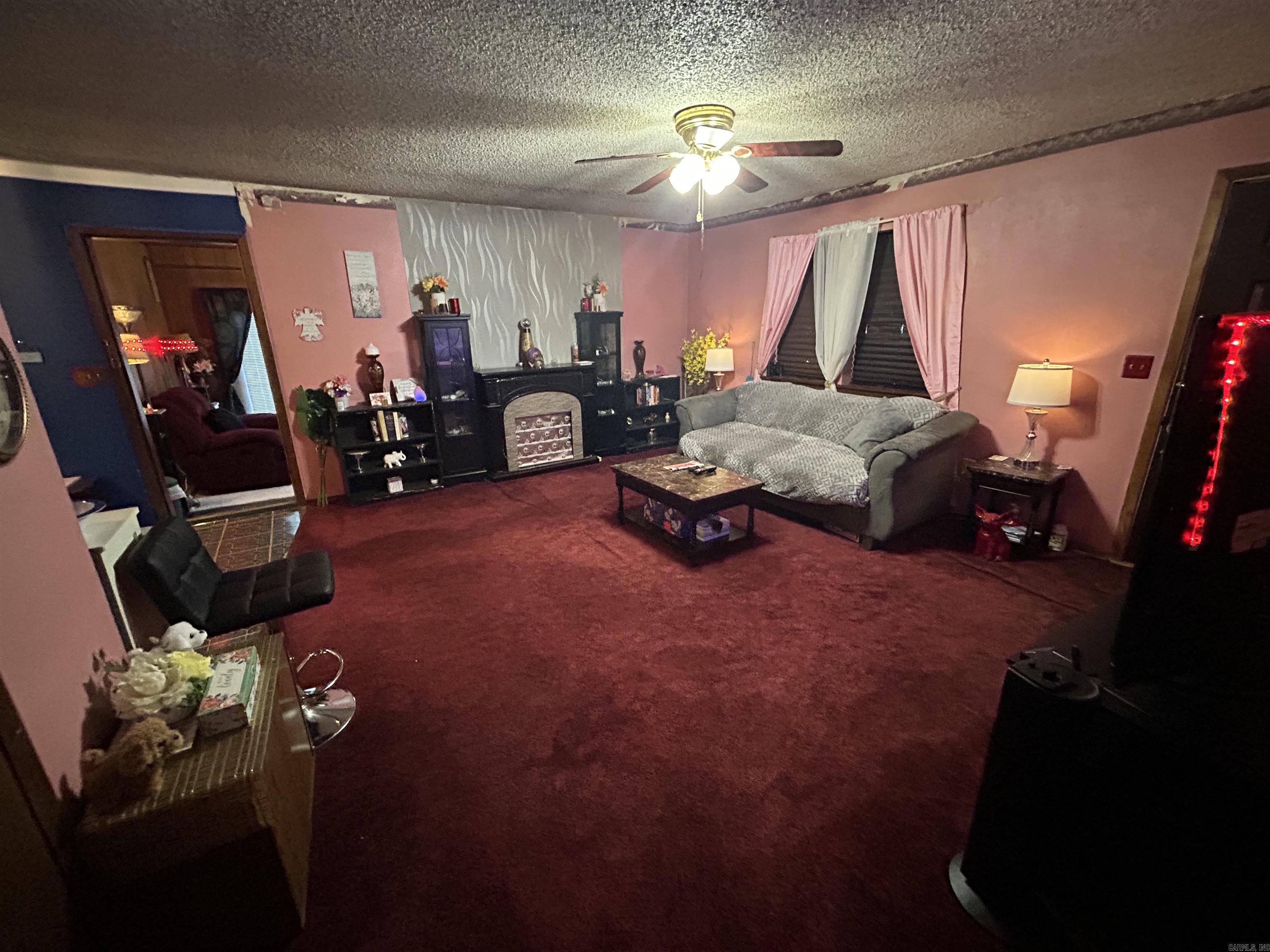6 Hills Court
