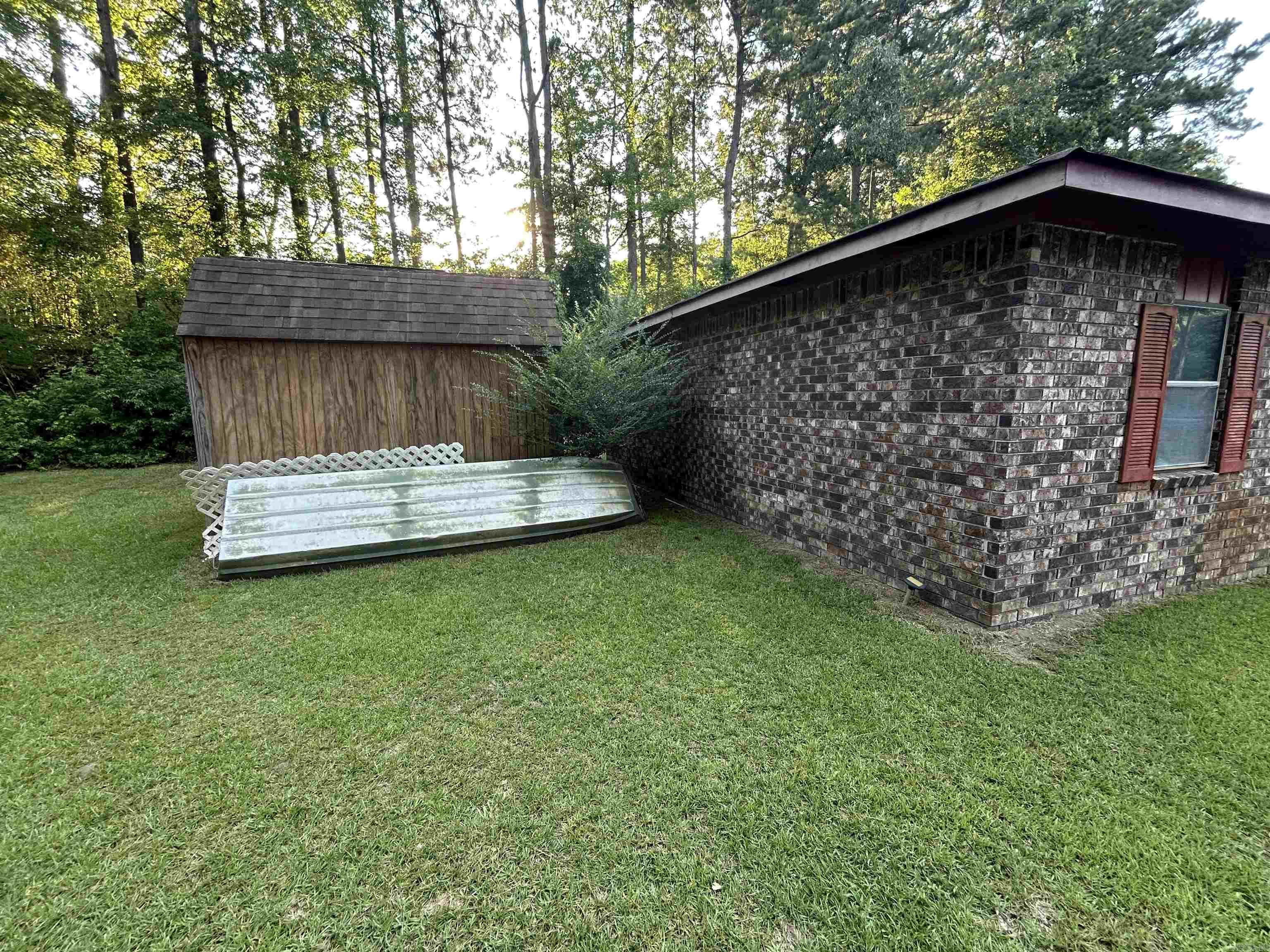 6 Hills Court
