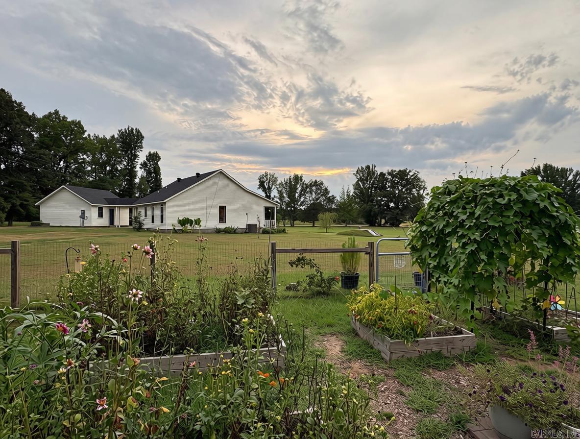 2742 Highway 51 N