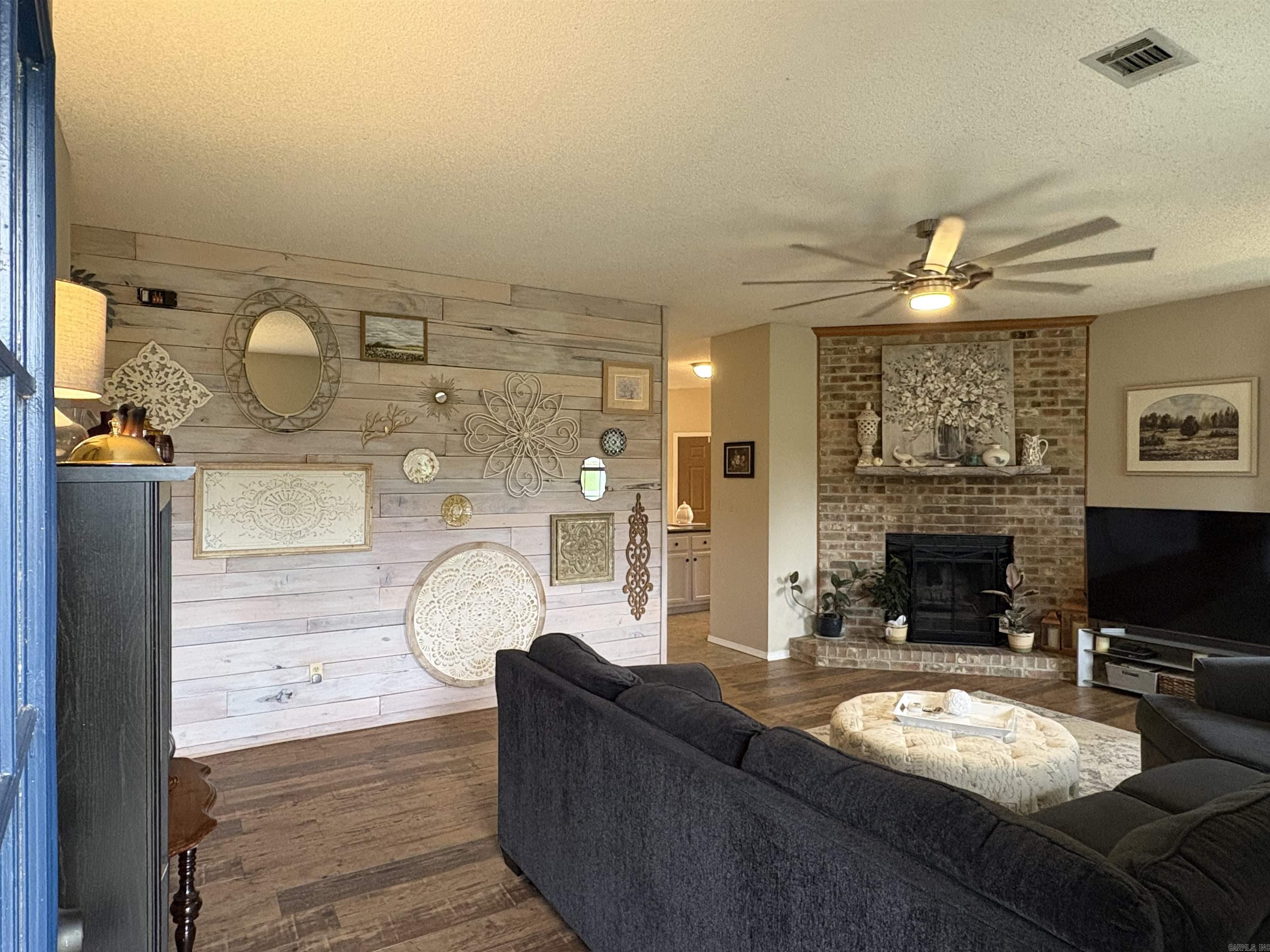 2742 Highway 51 N
