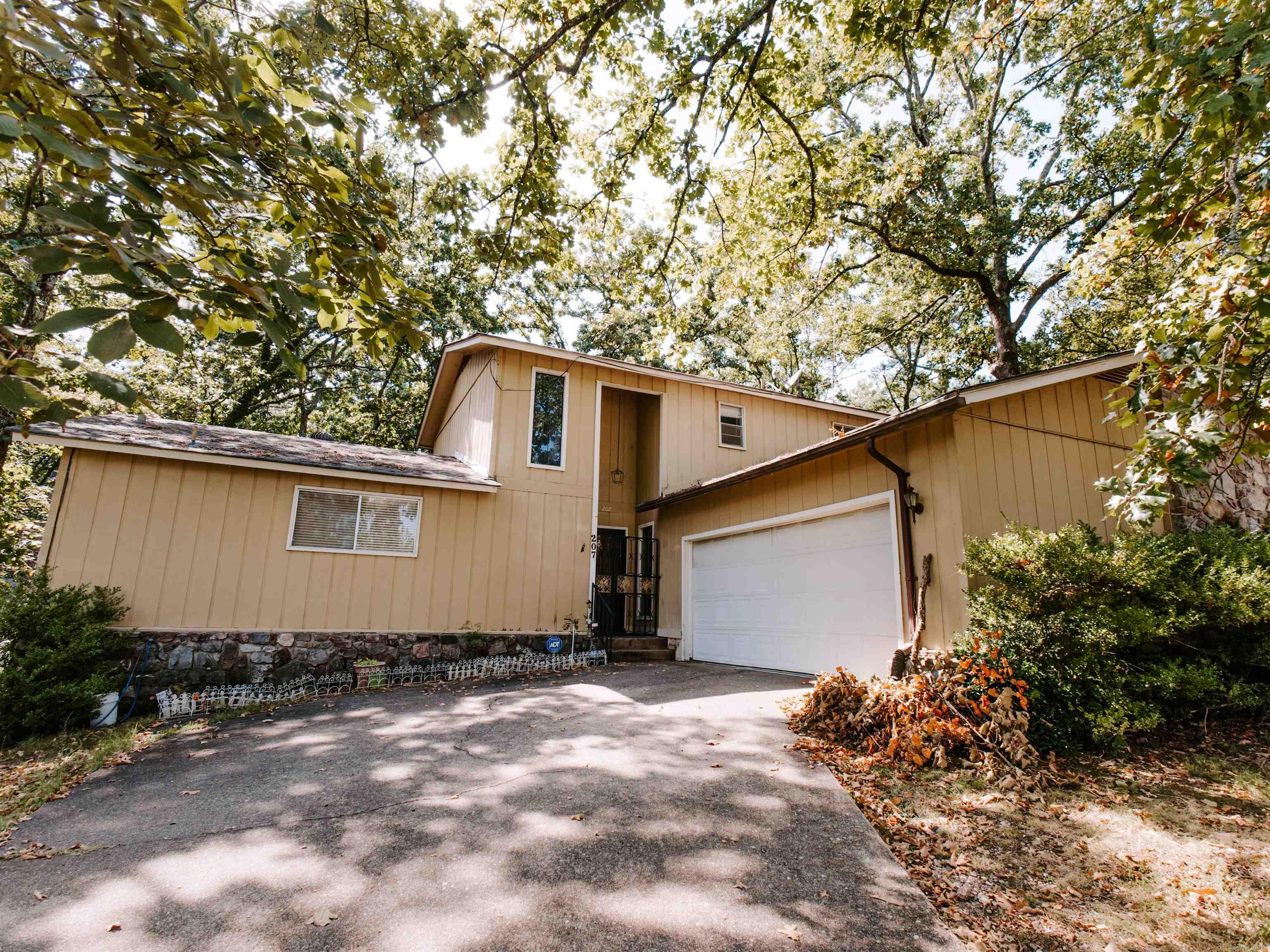207 Brookhollow Court