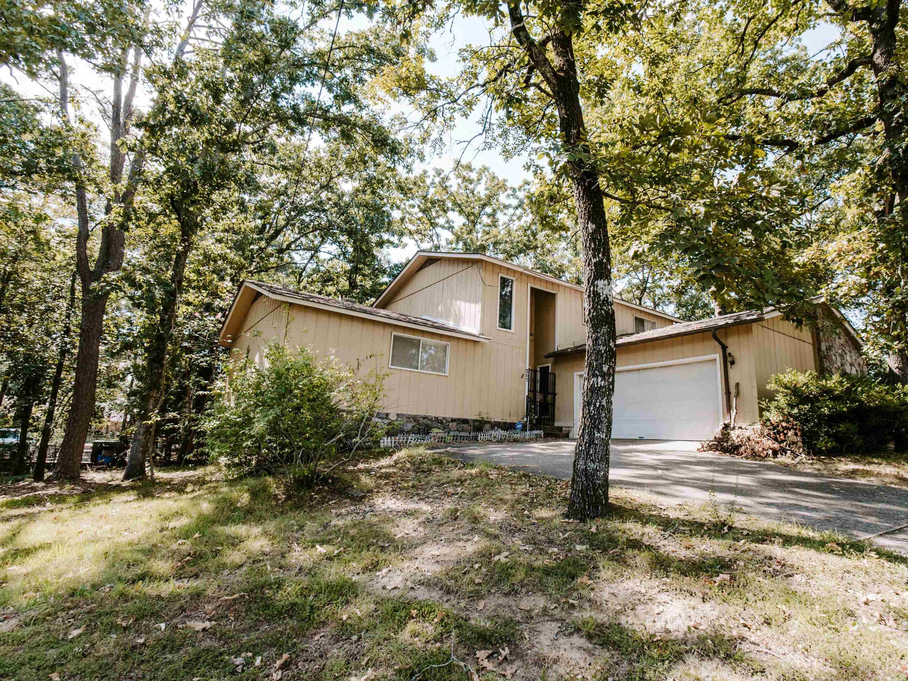 207 Brookhollow Court