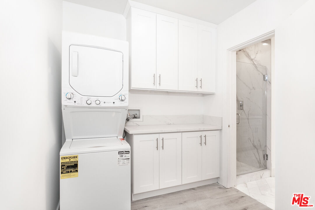 212 S LASKY DR Unit: 3