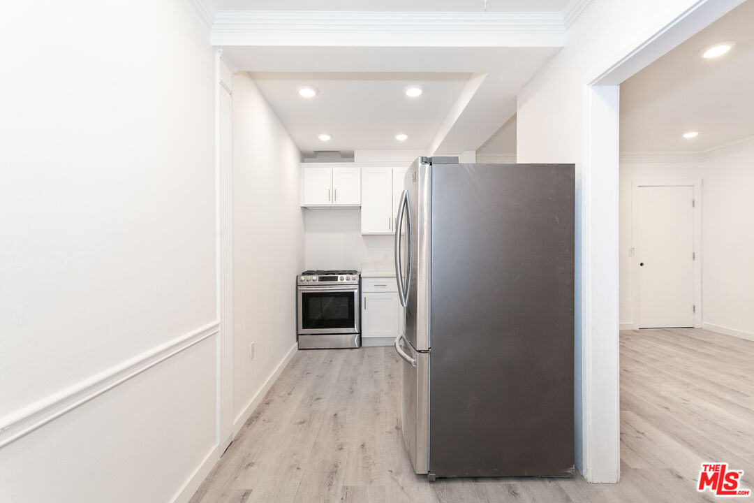 212 S LASKY DR Unit: 3