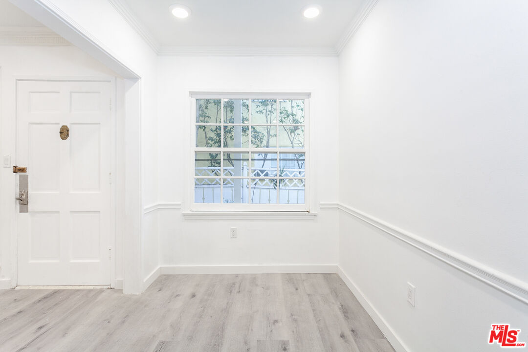 212 S LASKY DR Unit: 3