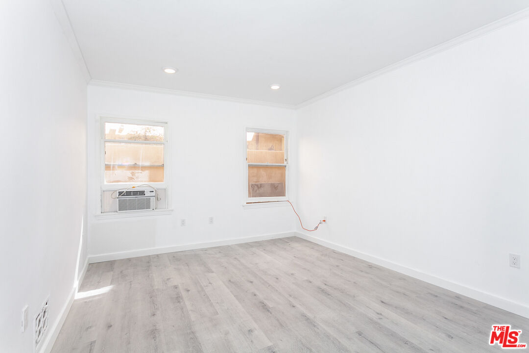 212 S LASKY DR Unit: 3