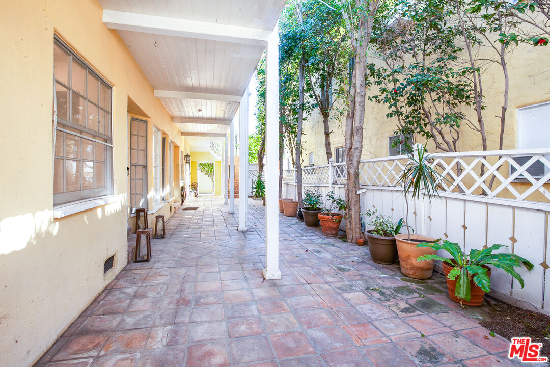 212 S LASKY DR Unit: 8