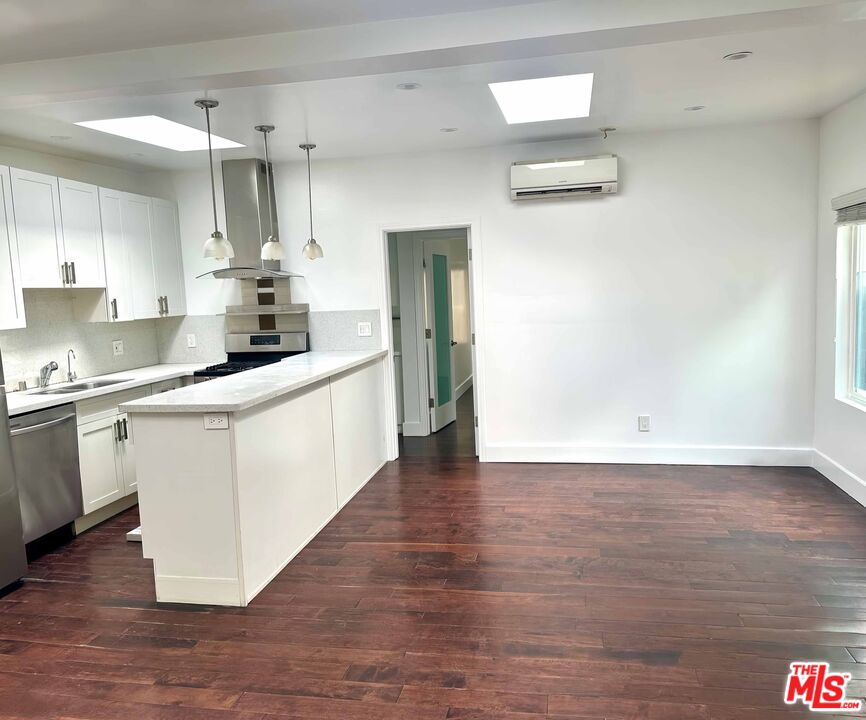 212 S LASKY DR Unit: 8