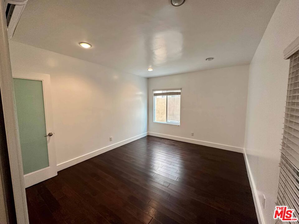 212 S LASKY DR Unit: 8