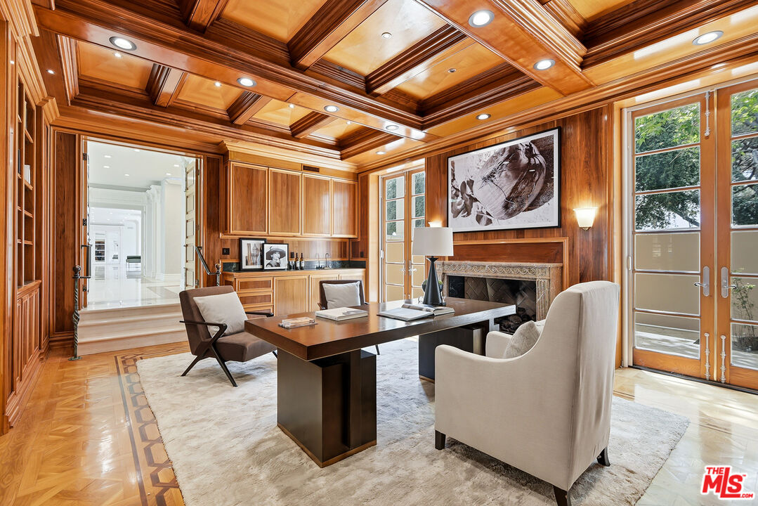 407 Robert Ln