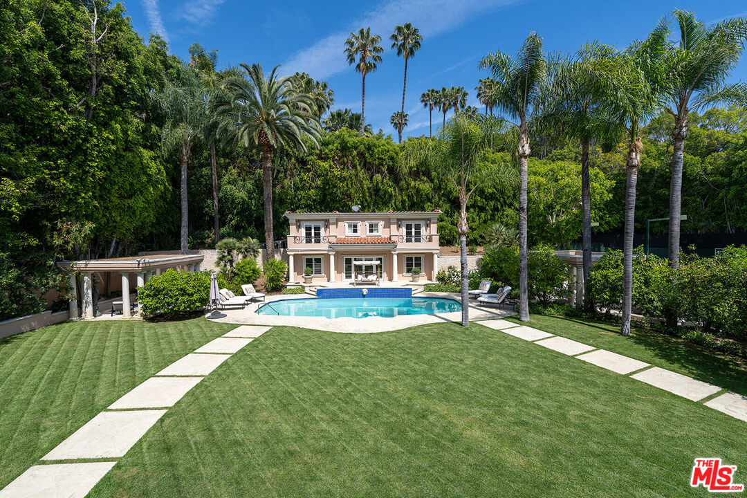 407 Robert Ln