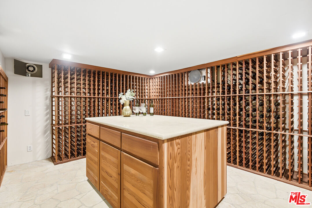 407 Robert Ln