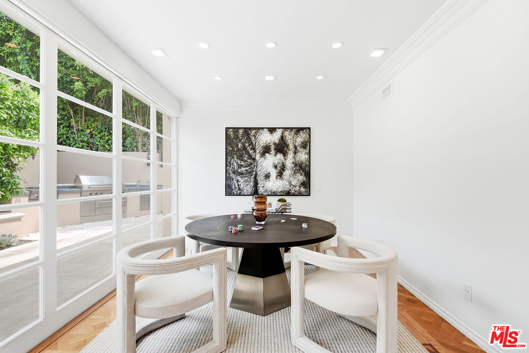 407 Robert Ln